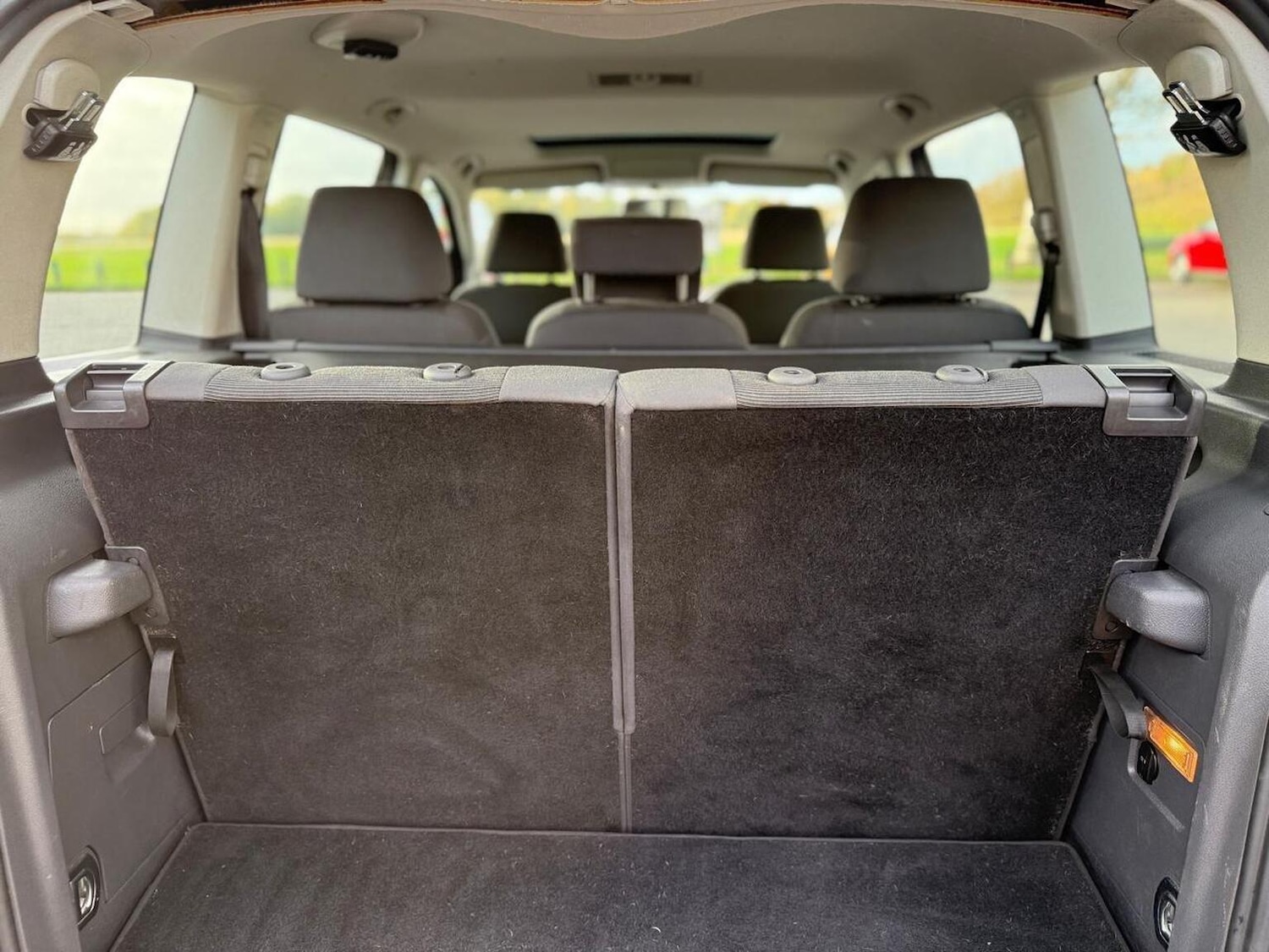 Used Volkswagen Touran 2010 for sale - 76439841: Photo 56