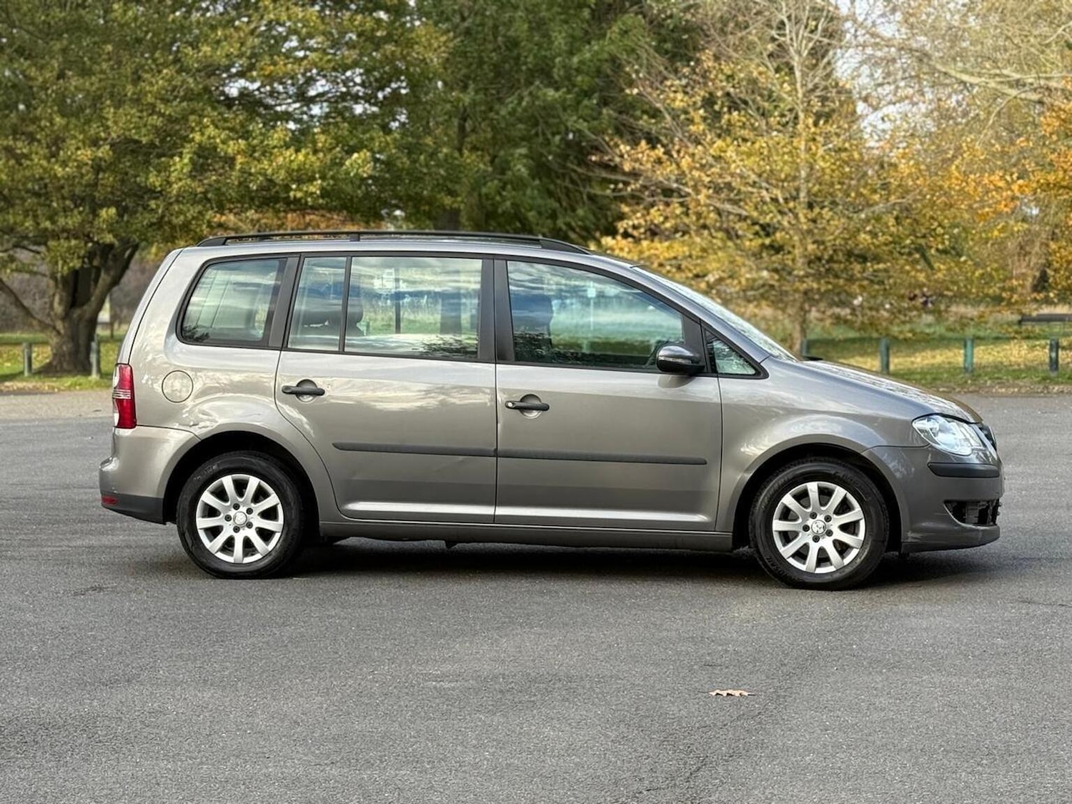 Used Volkswagen Touran 2010 for sale - 76439841: Photo 9