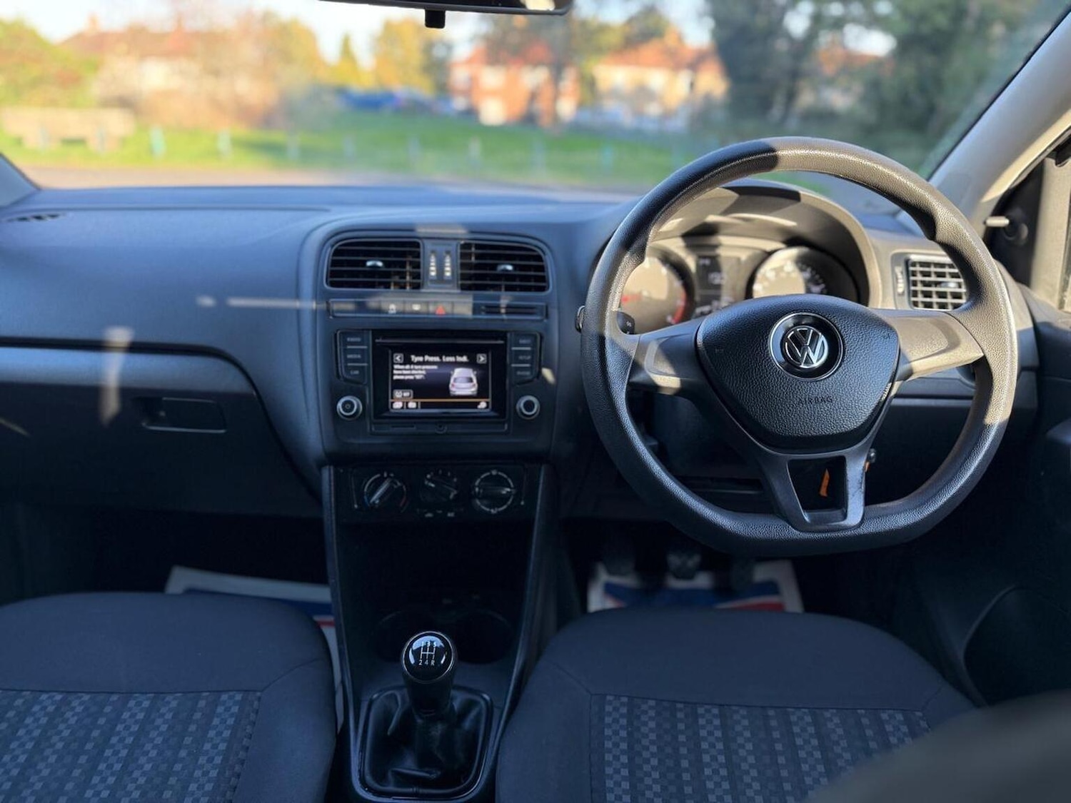 Used Volkswagen Polo 2015 for sale - 76198251: Photo 22