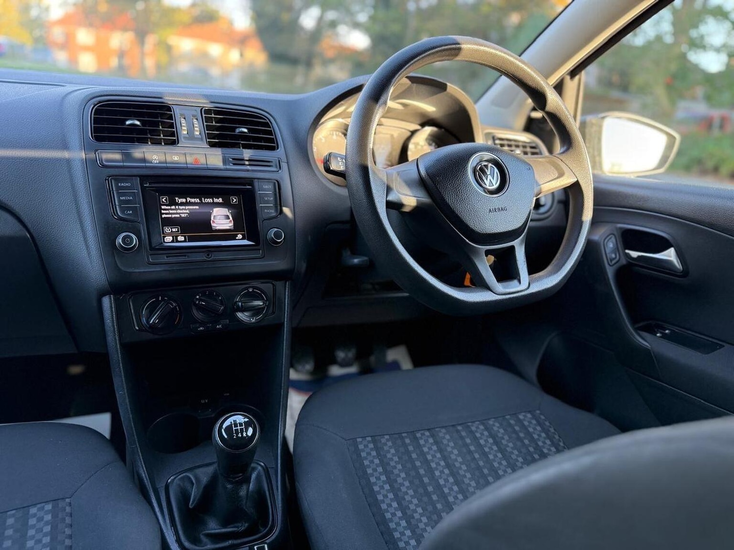 Used Volkswagen Polo 2015 for sale - 76198251: Photo 23