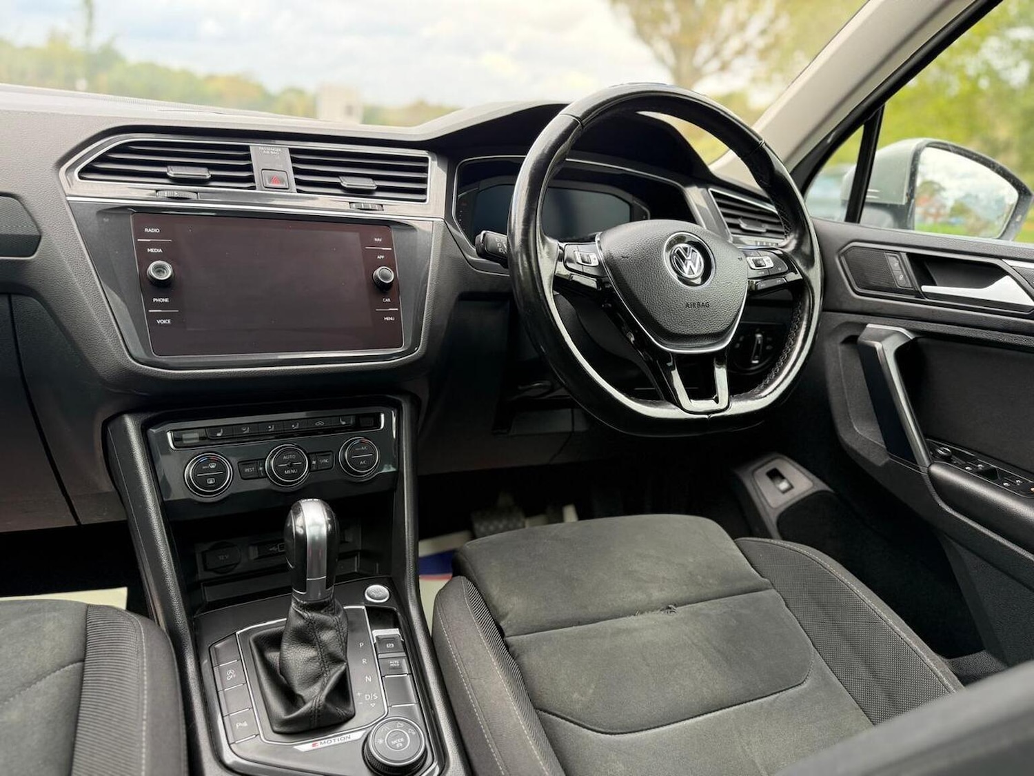 Used Volkswagen Tiguan 2019 for sale - 76158410: Photo 23