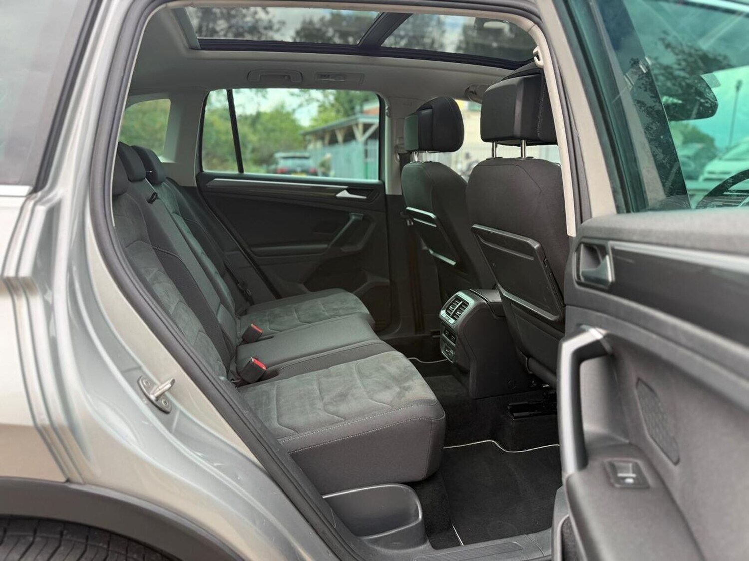 Used Volkswagen Tiguan 2019 for sale - 76158410: Photo 36