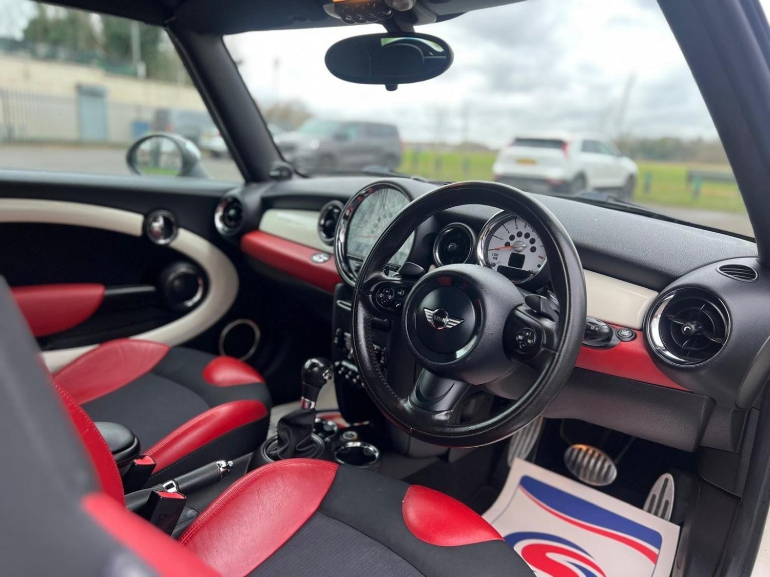 Used MINI Convertible 2011 for sale - 76158407: Photo 29