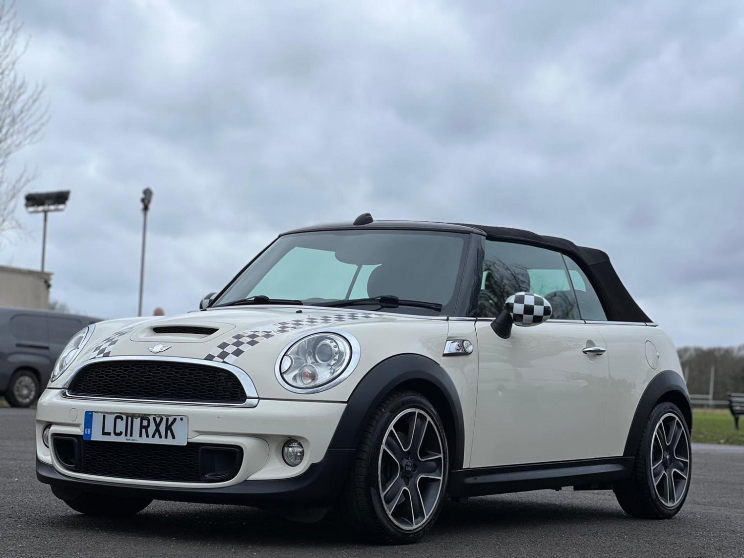 Used MINI Convertible 2011 for sale - 76158407: Photo 3