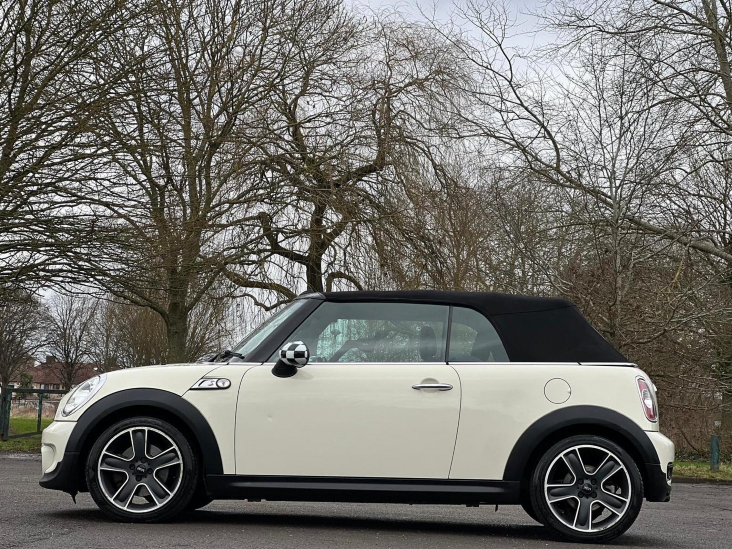 Used MINI Convertible 2011 for sale - 76158407: Photo 4