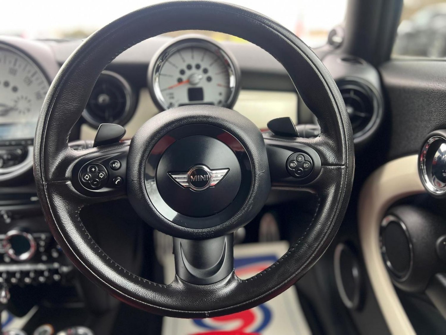 Used MINI Convertible 2011 for sale - 76158407: Photo 42