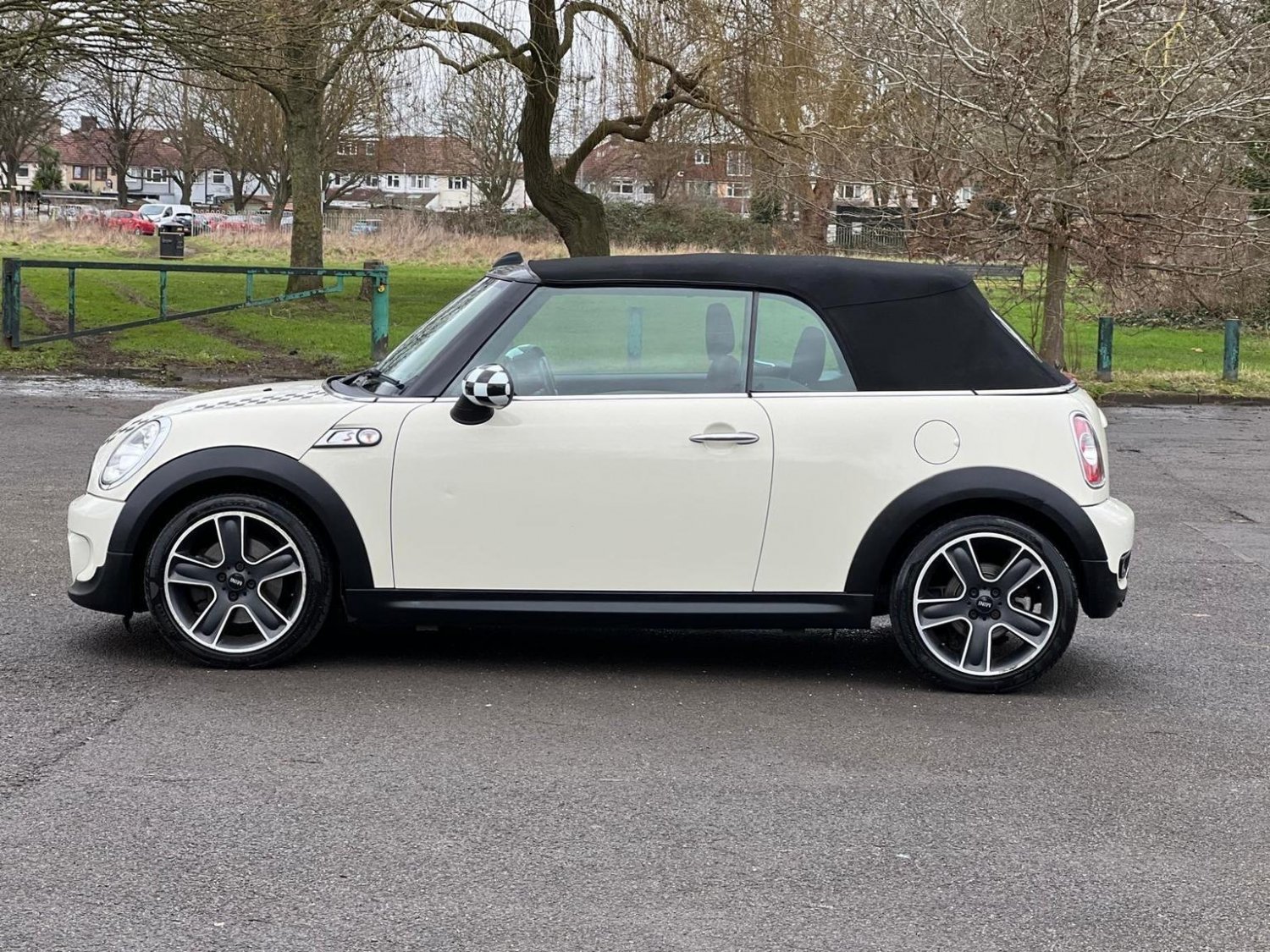 Used MINI Convertible 2011 for sale - 76158407: Photo 5