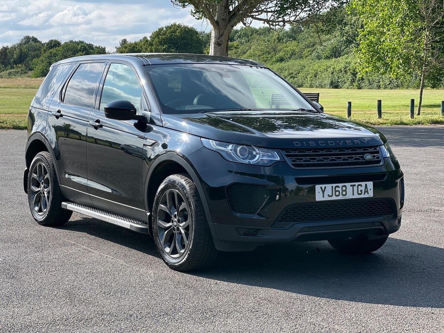 Used Land Rover Discovery Sport 2019 for sale - 76170428: Photo 1