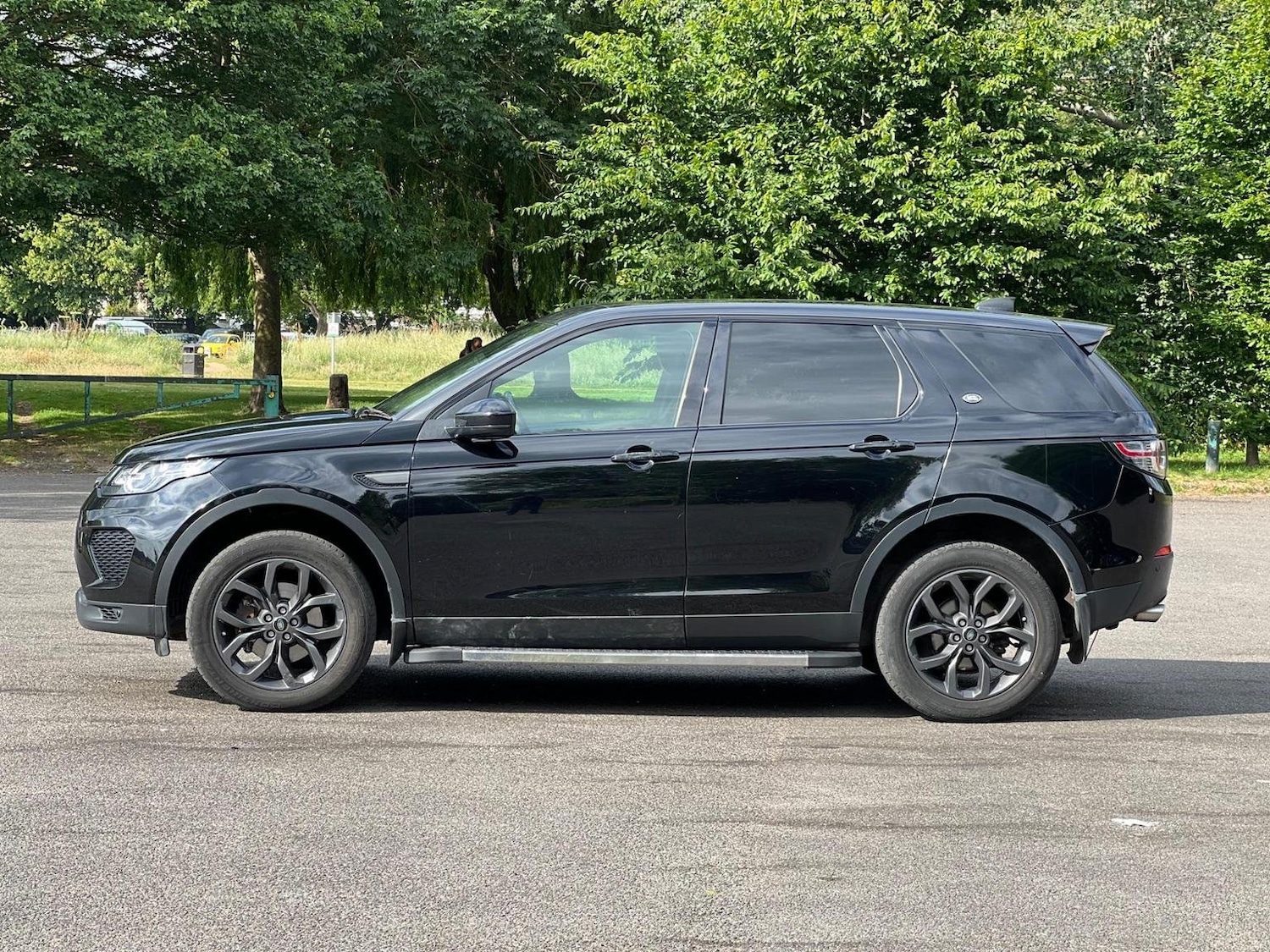 Used Land Rover Discovery Sport 2019 for sale - 76170428: Photo 10