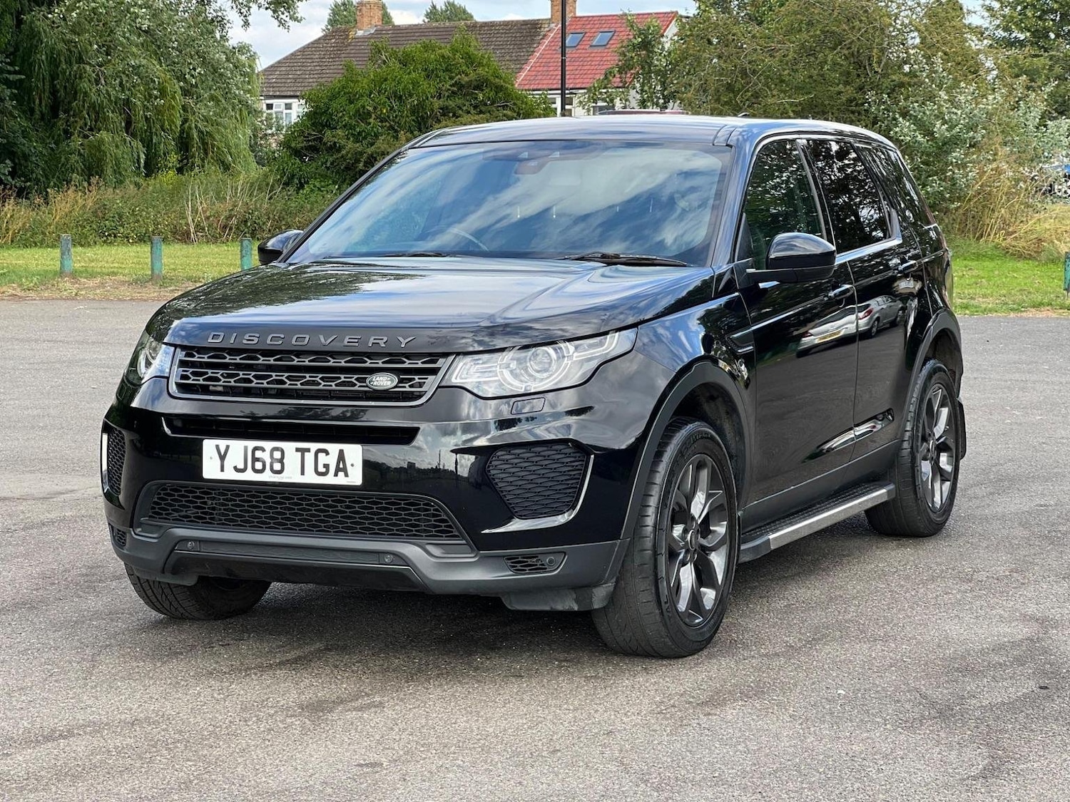 Used Land Rover Discovery Sport 2019 for sale - 76170428: Photo 2
