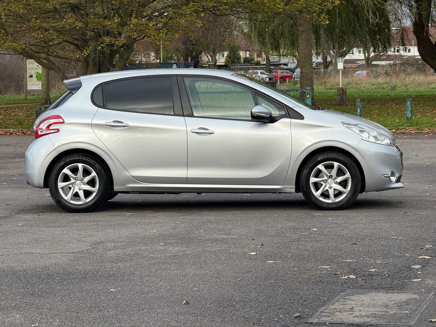 Used Peugeot 208 2015 for sale - 76791530: Photo 15