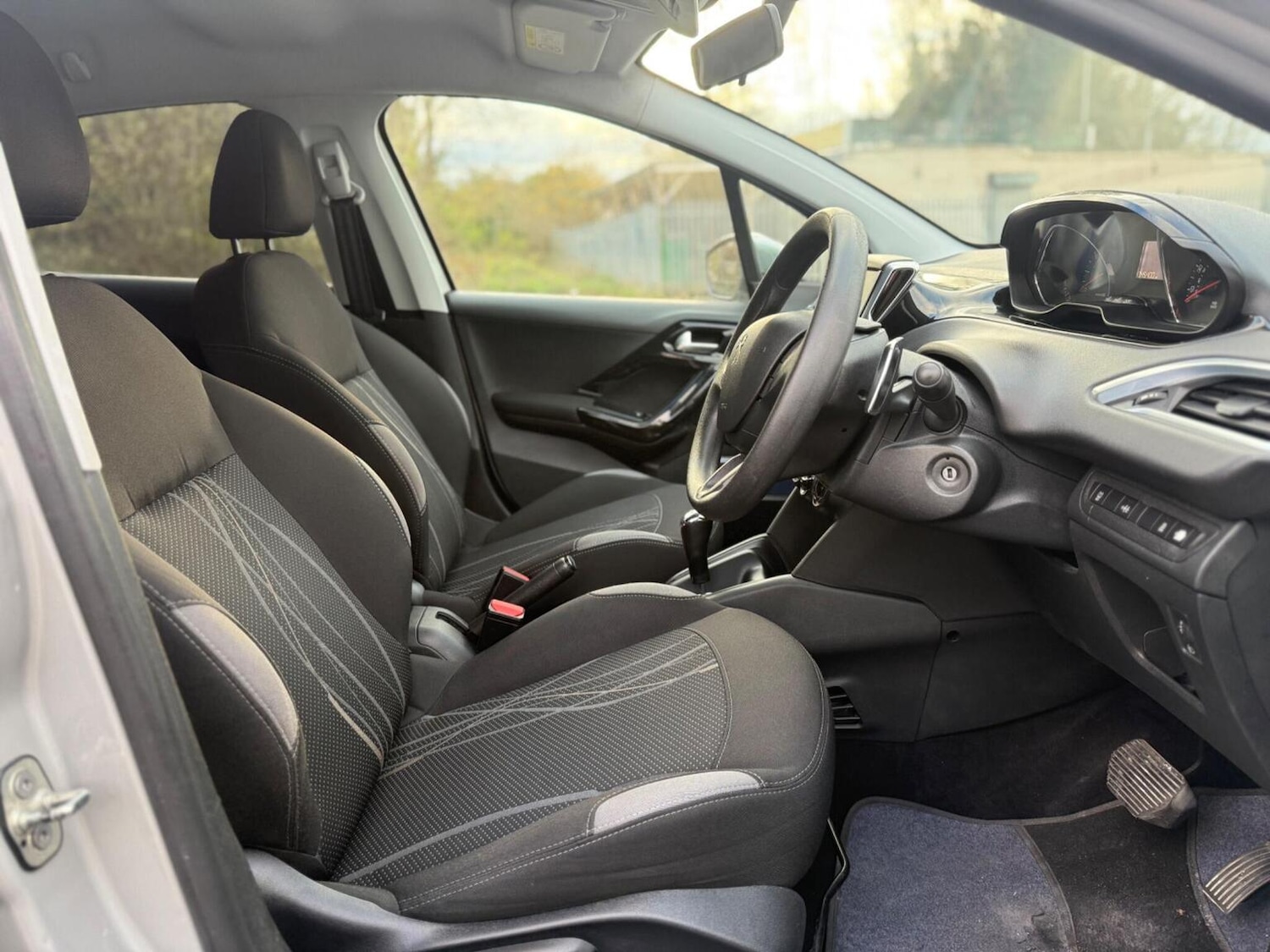 Used Peugeot 208 2015 for sale - 76791530: Photo 23