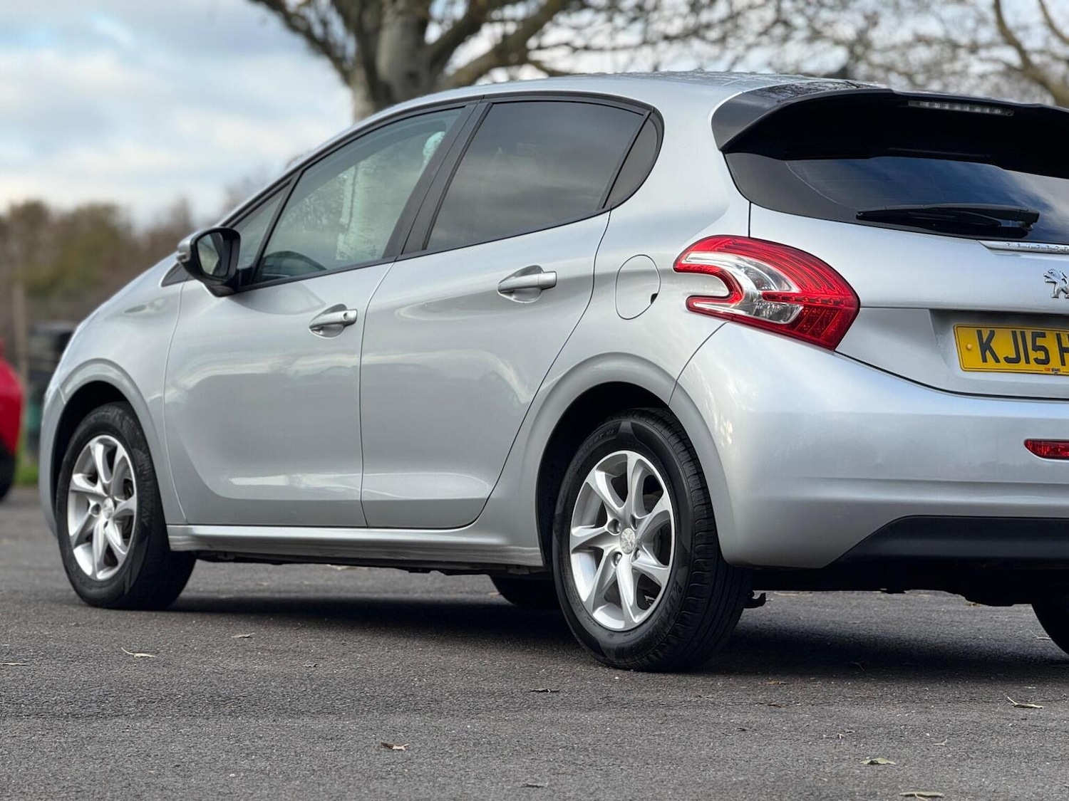 Used Peugeot 208 2015 for sale - 76791530: Photo 4