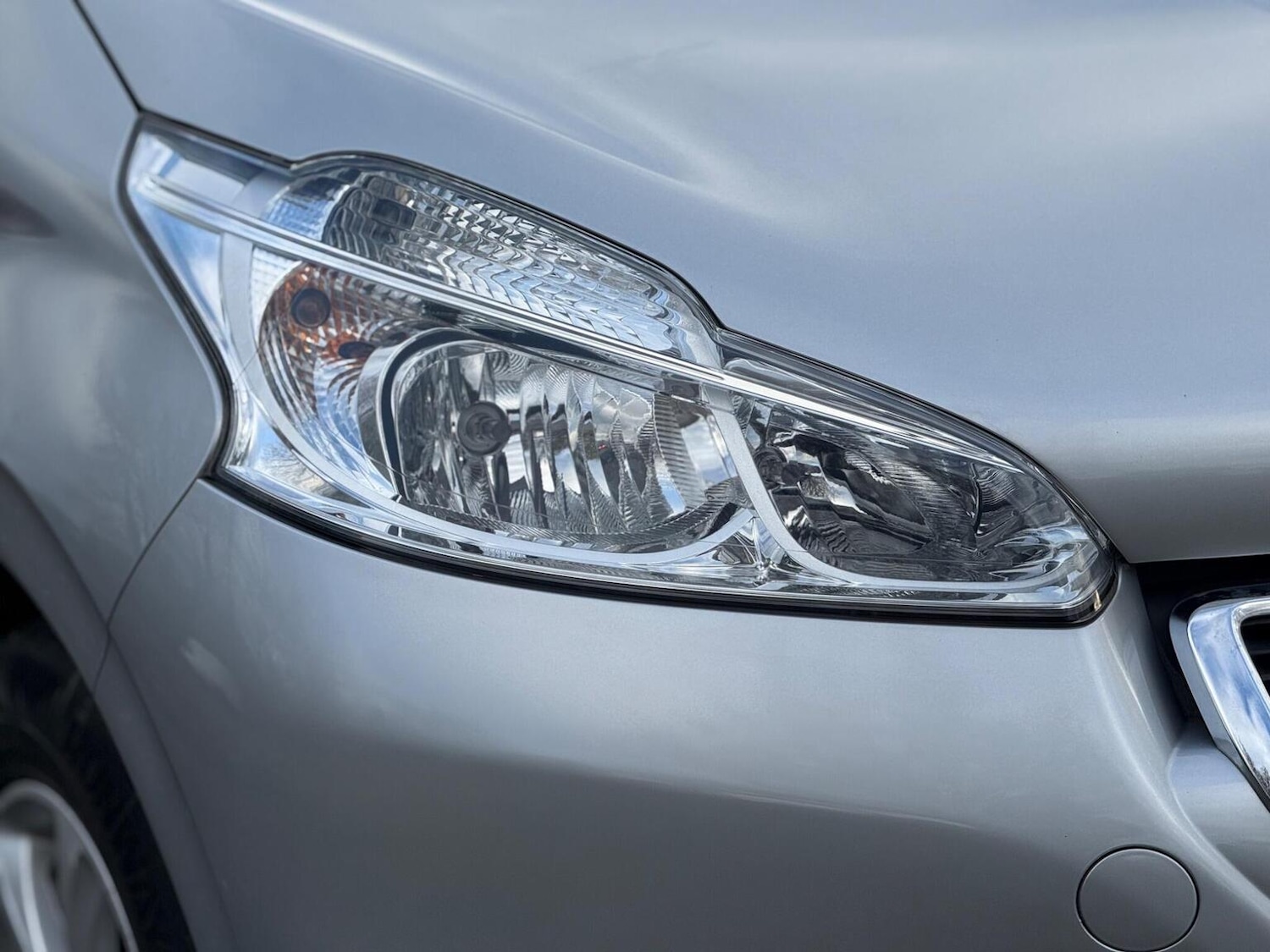 Used Peugeot 208 2015 for sale - 76791530: Photo 44