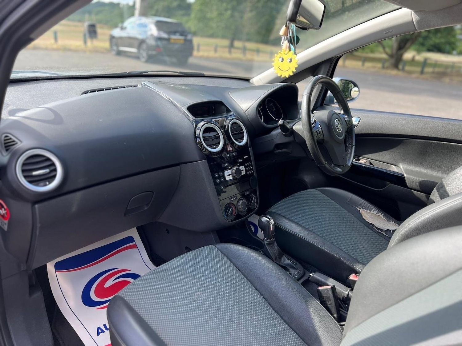 Used Vauxhall Corsa 2009 for sale - 76158423: Photo 28