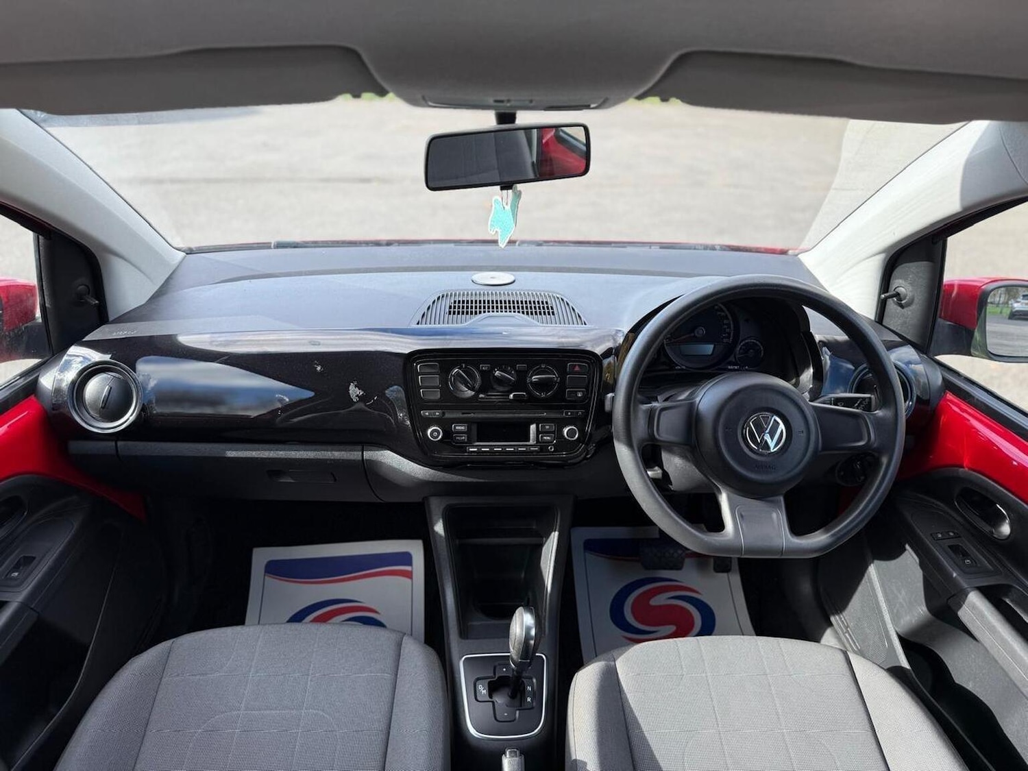 Used Volkswagen up! 2014 for sale - 76439852: Photo 2