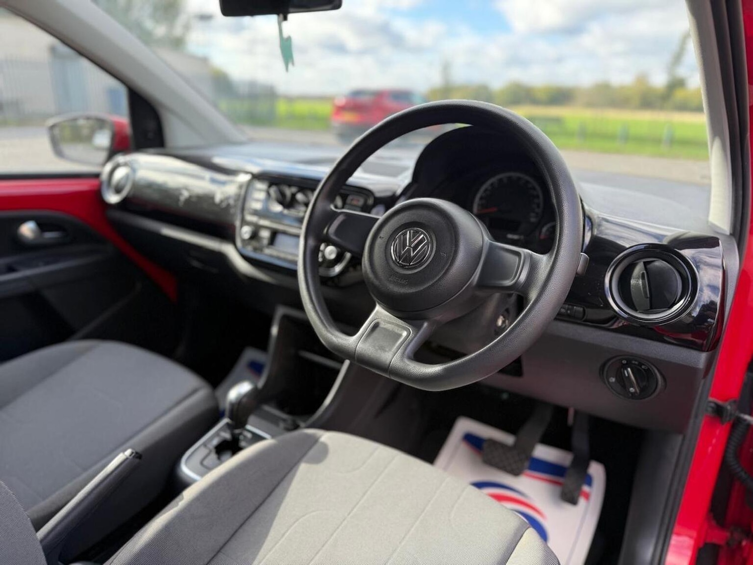 Used Volkswagen up! 2014 for sale - 76439852: Photo 24