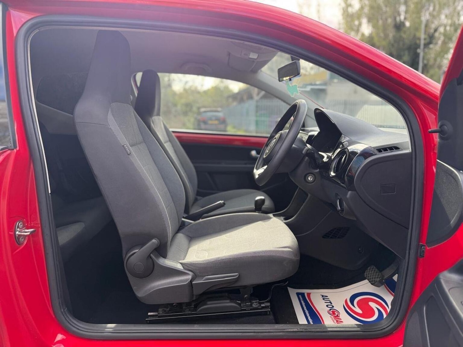 Used Volkswagen up! 2014 for sale - 76439852: Photo 25