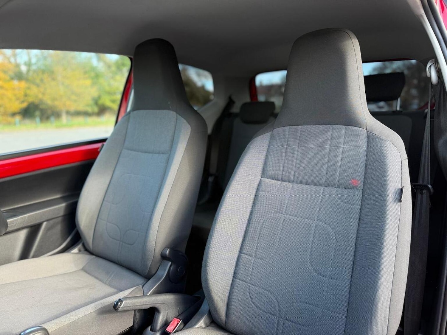 Used Volkswagen up! 2014 for sale - 76439852: Photo 32