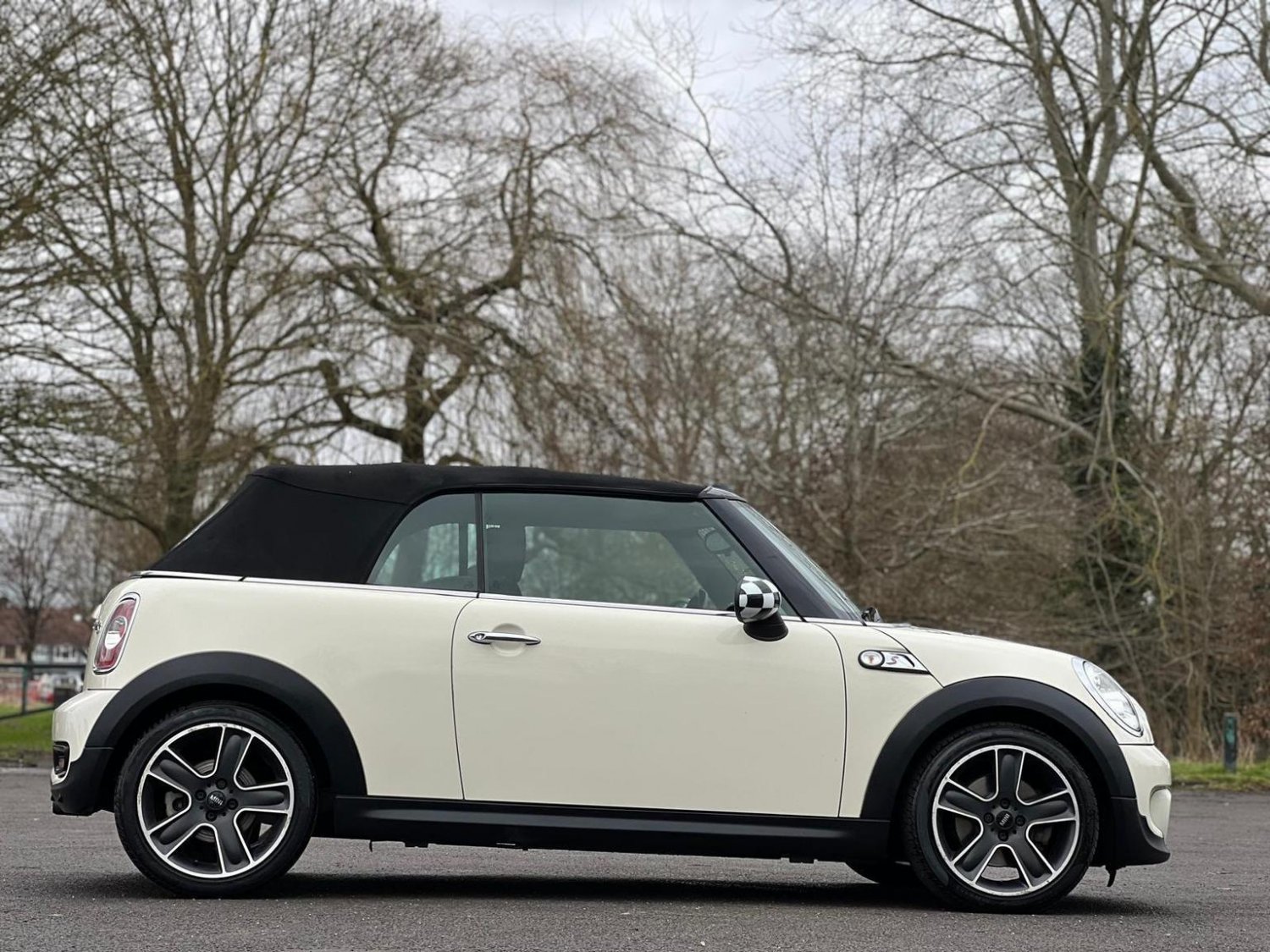 Used MINI Convertible 2011 for sale - 76793779: Photo 12