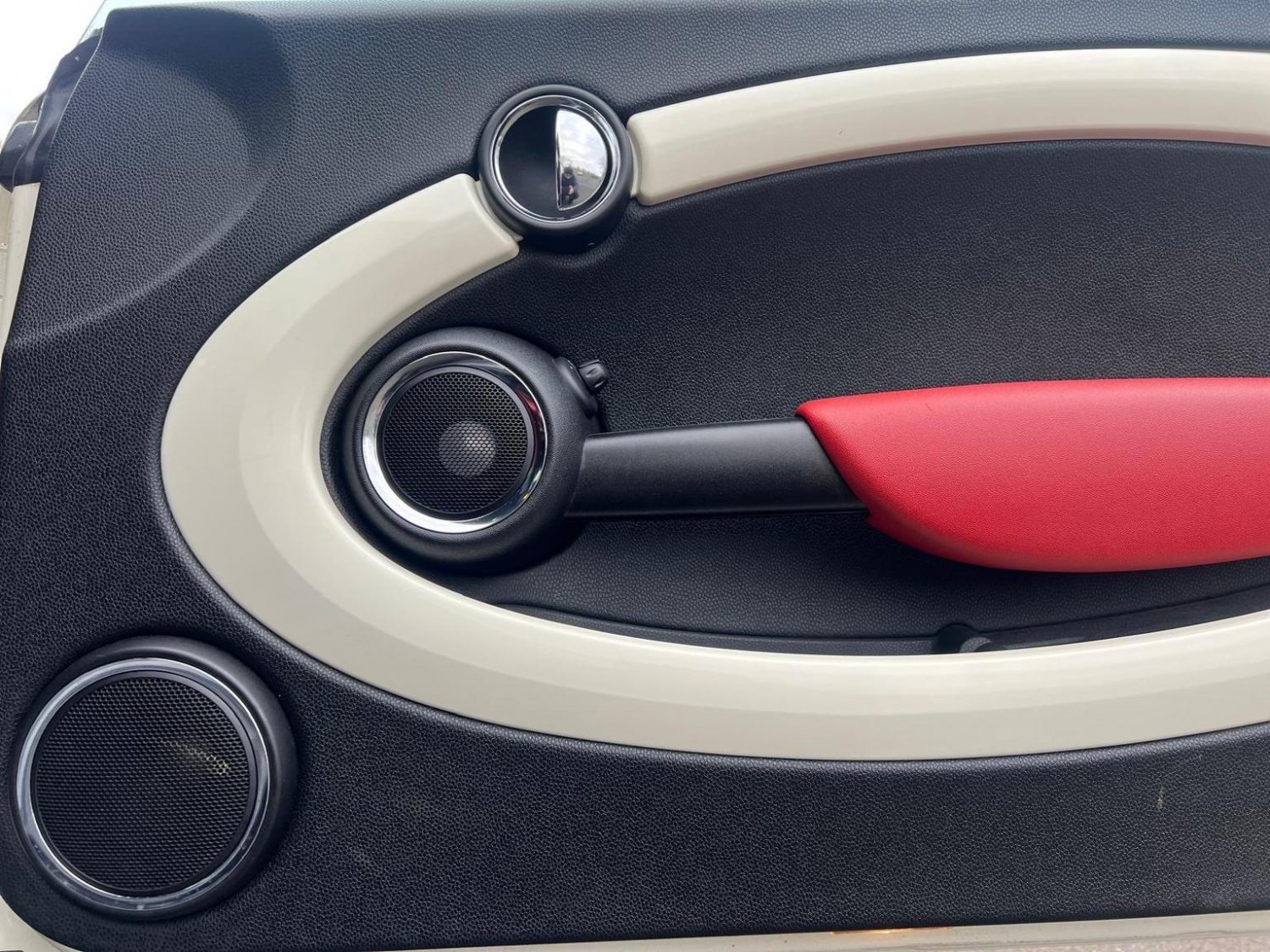 Used MINI Convertible 2011 for sale - 76793779: Photo 40