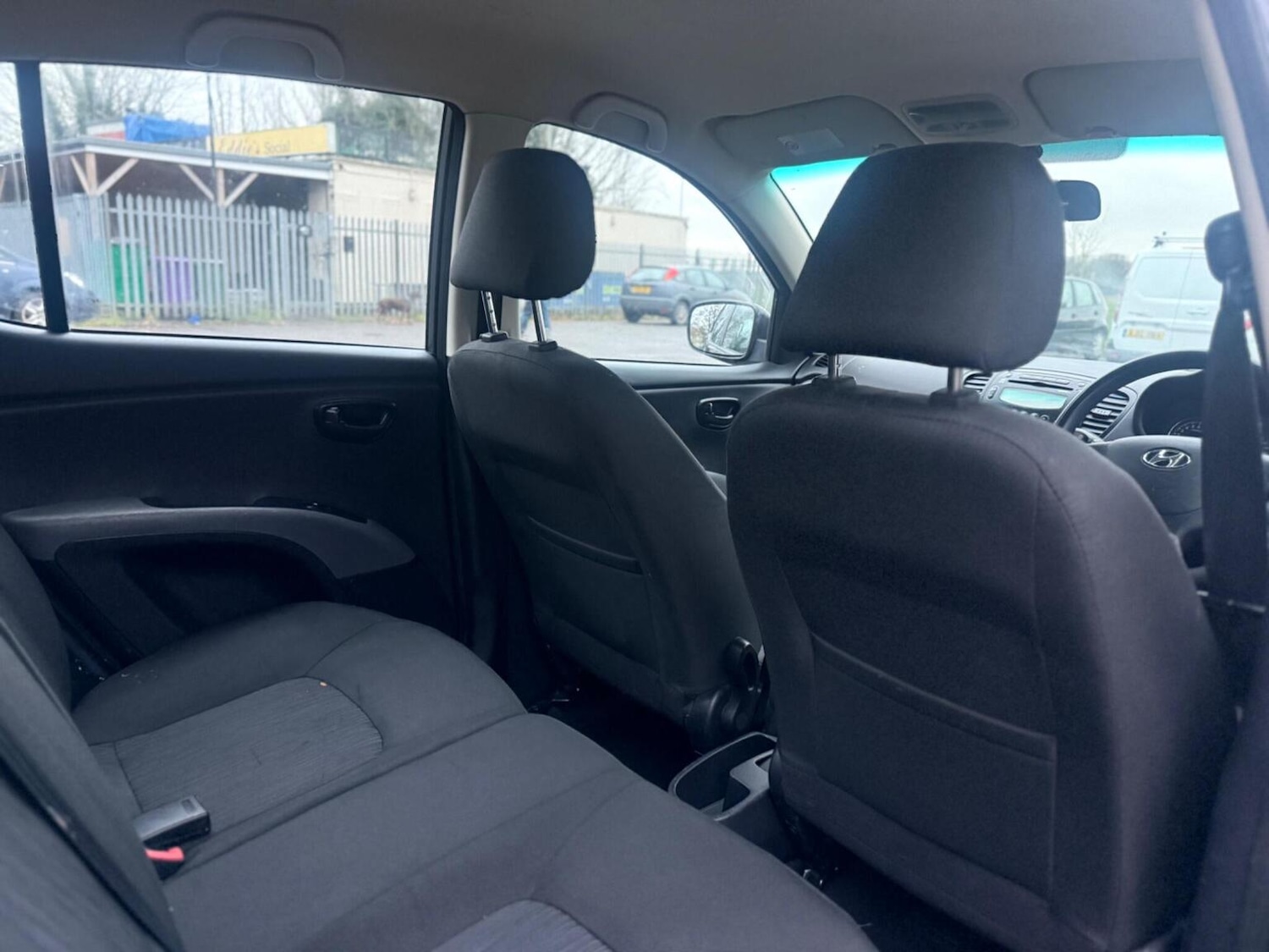 Used Hyundai i10 2011 for sale - 76963350: Photo 29