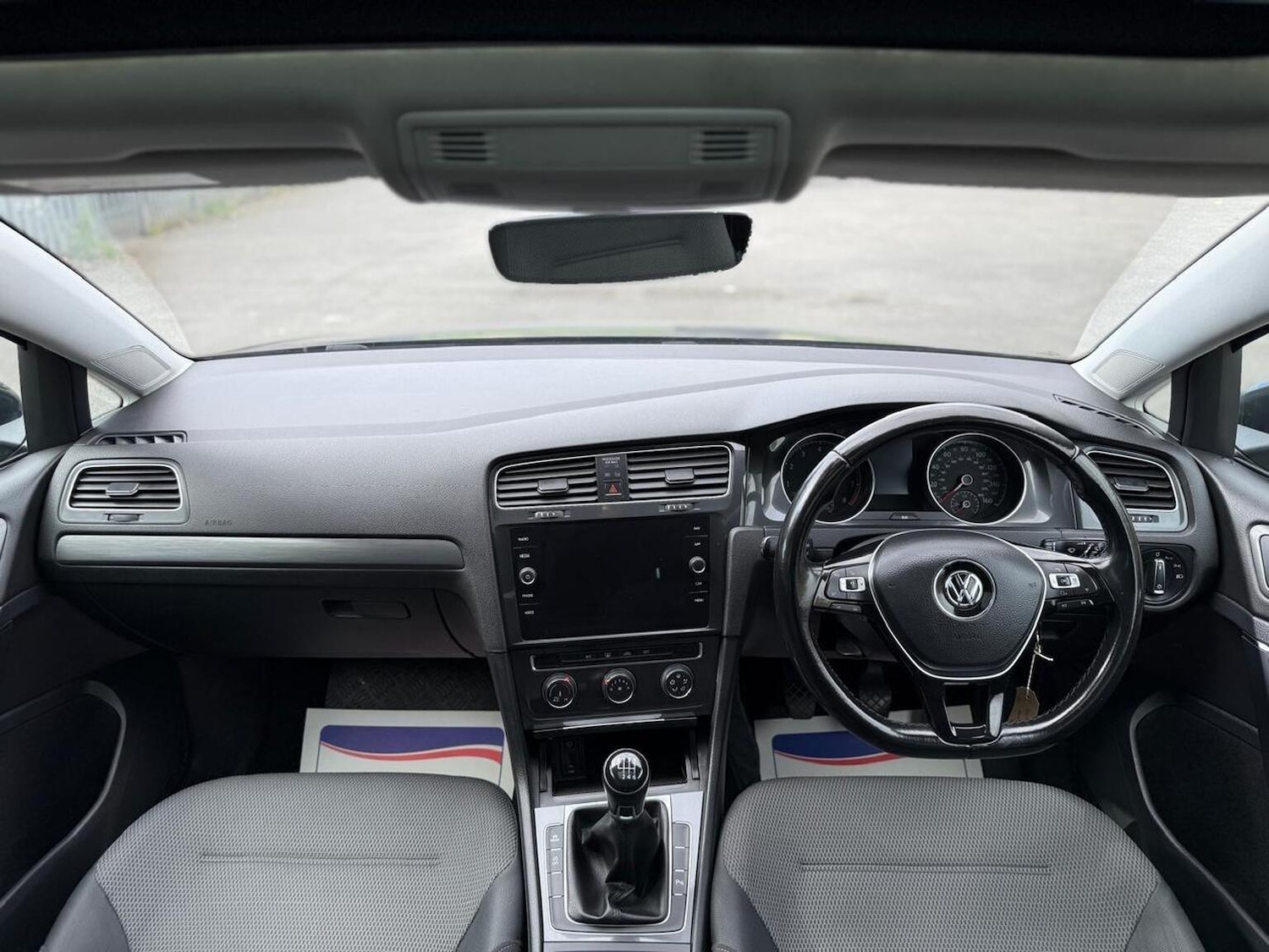 Used Volkswagen Golf 2017 for sale - 76769625: Photo 2