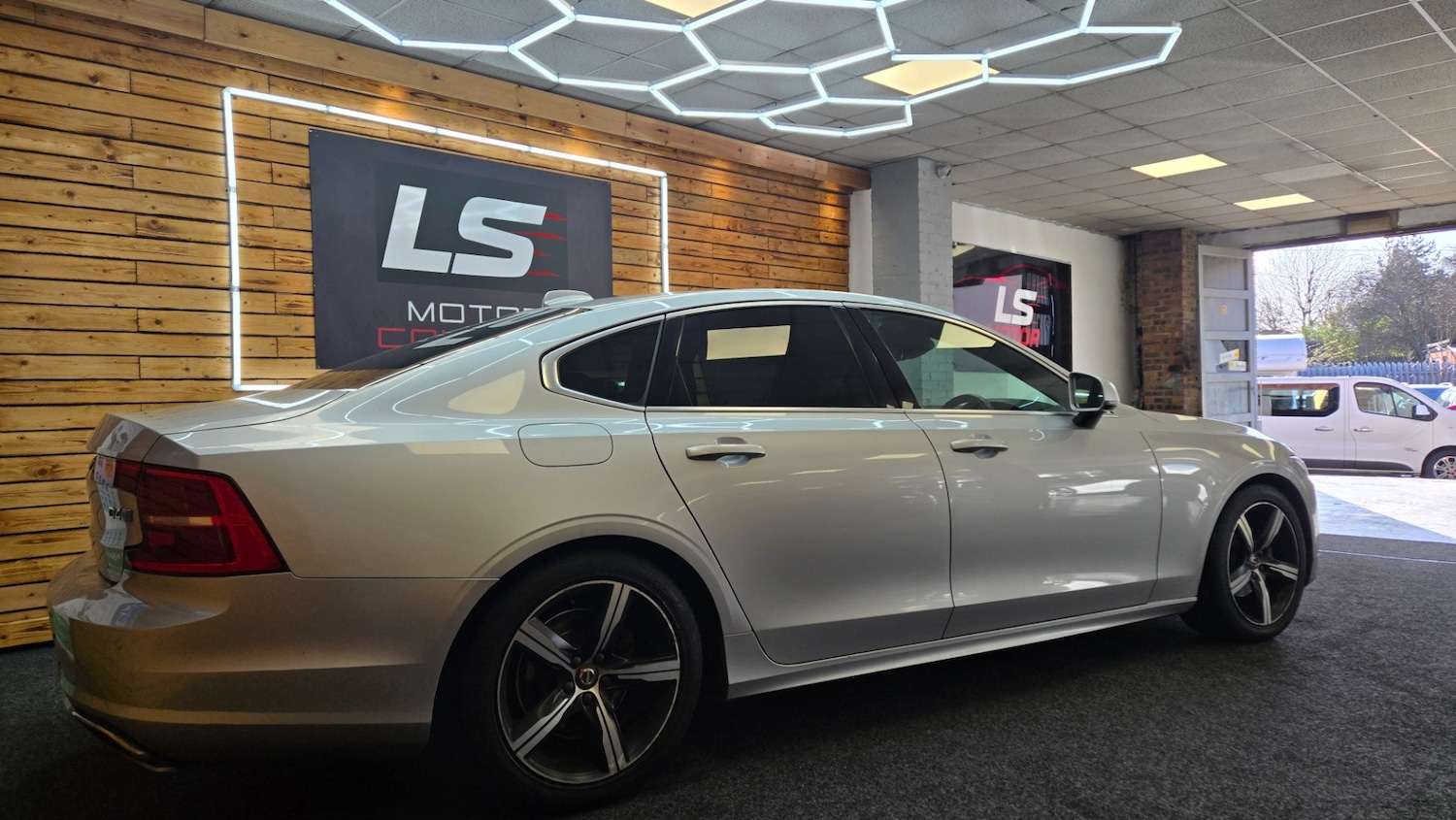 Used Volvo S90 2018 for sale - 77973047: Photo 6