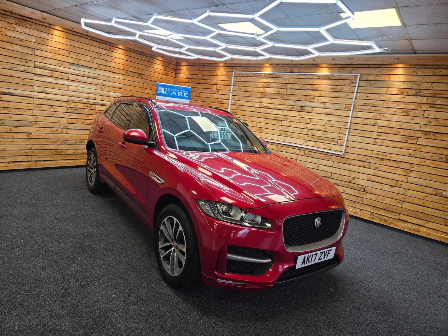 Used Jaguar F-Pace 2017 for sale - 77054673: Photo 2