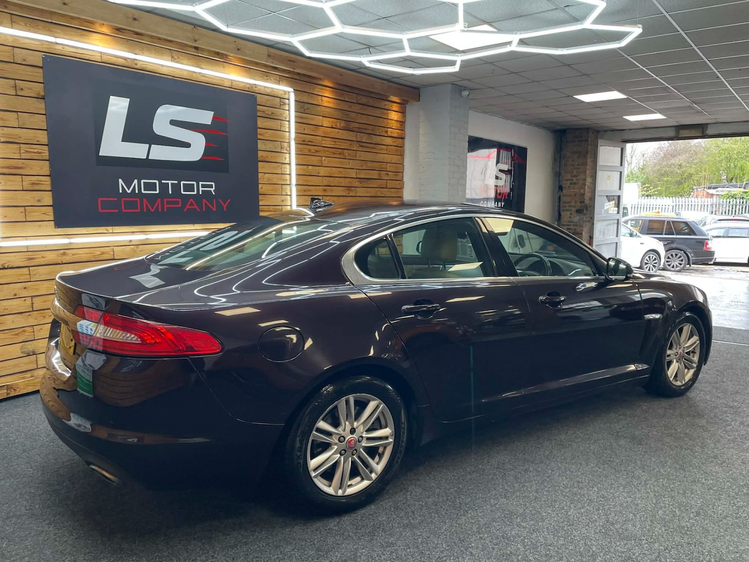 Used Jaguar XF 2014 for sale - 78175468: Photo 5