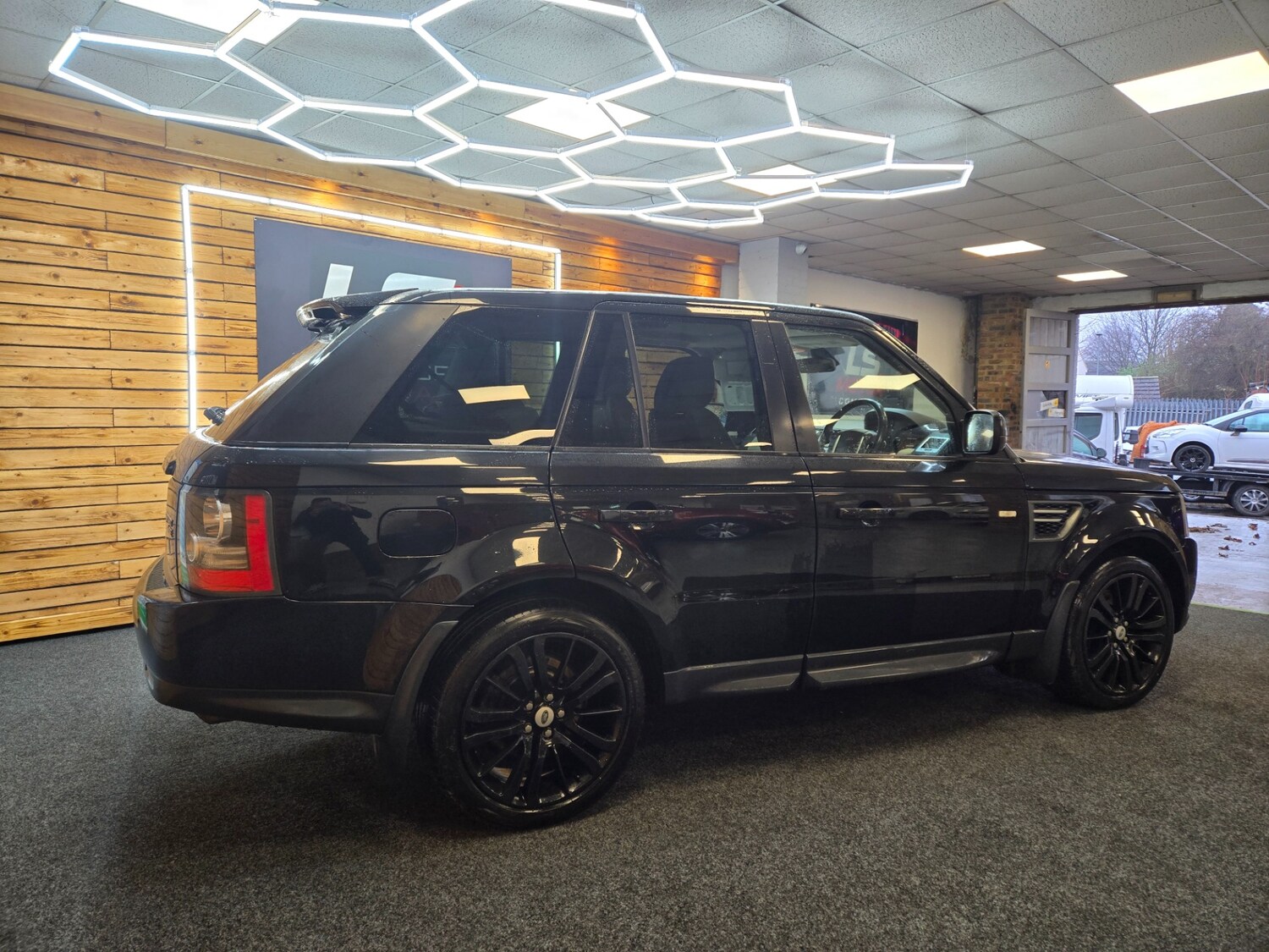 Used Land Rover Range Rover Sport 2010 for sale - 77466101: Photo 8