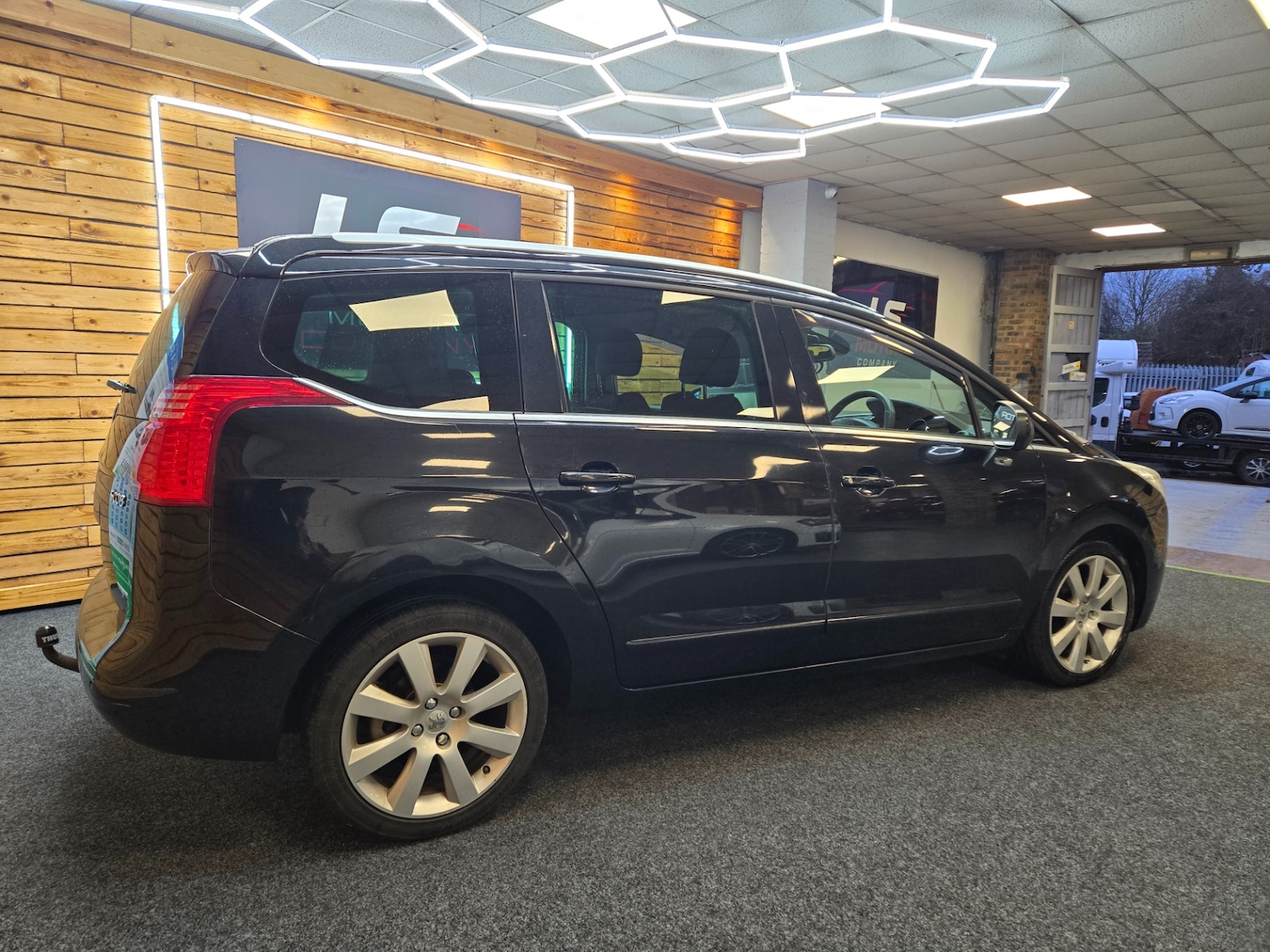 Used Peugeot 5008 2012 for sale - 77390055: Photo 6