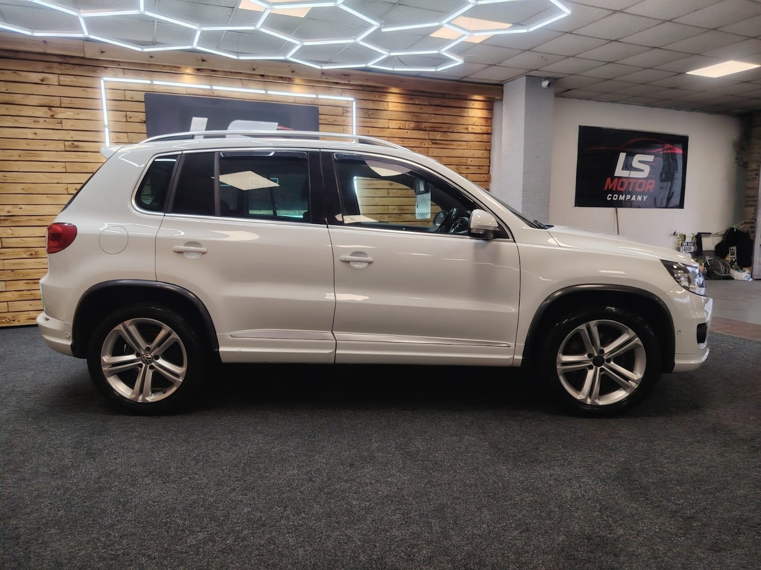 Used Volkswagen Tiguan 2014 for sale - 77001668: Photo 10