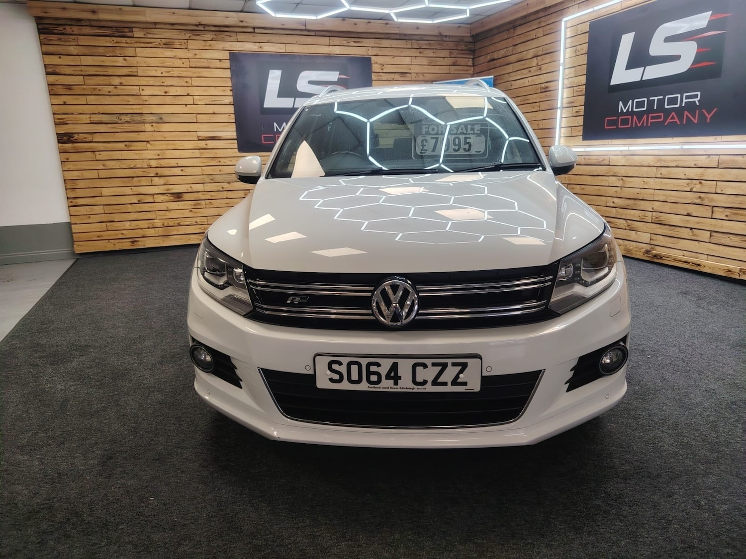 Used Volkswagen Tiguan 2014 for sale - 77001668: Photo 2