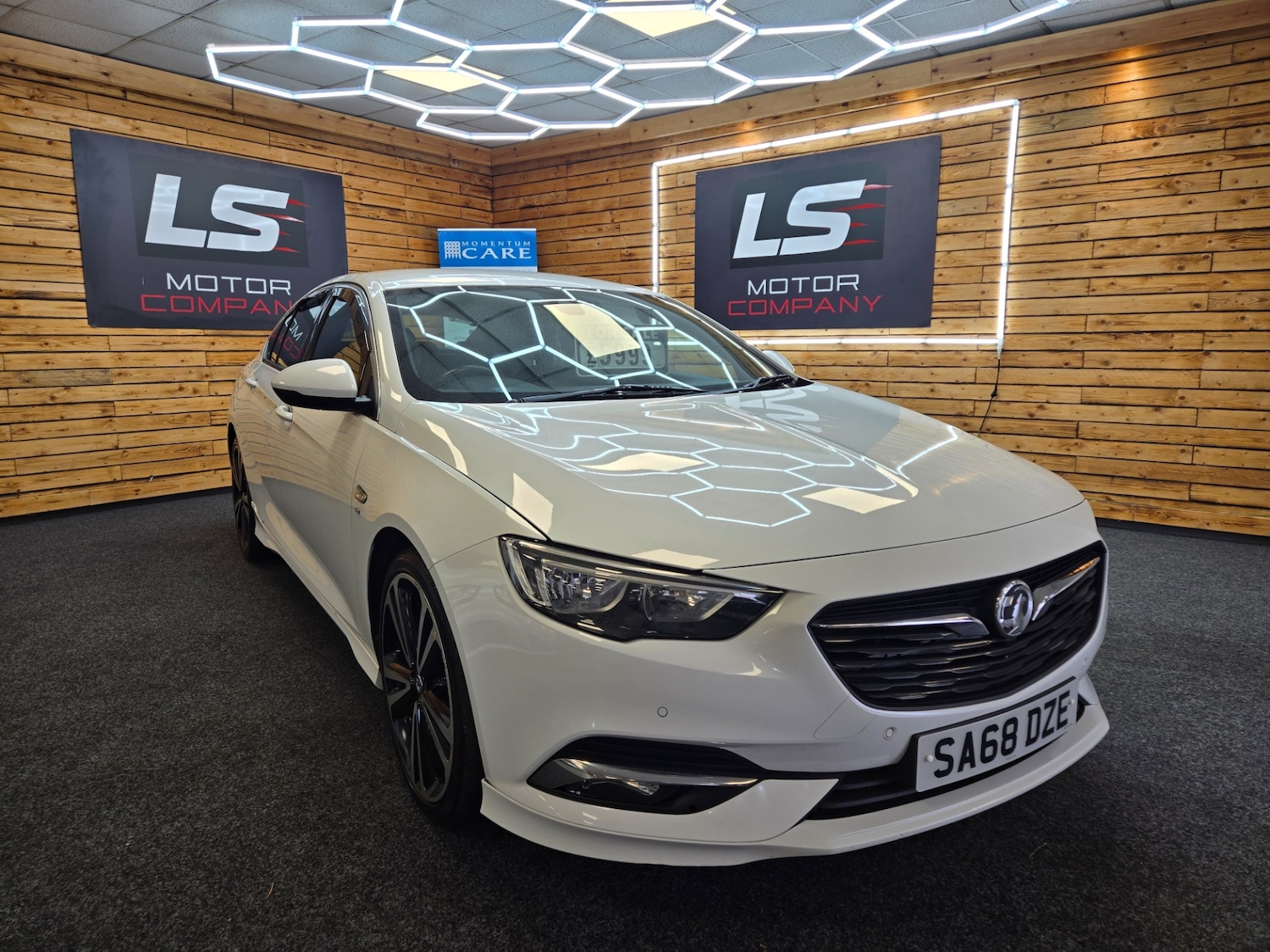 Used Vauxhall Insignia 2018 for sale - 77669230: Photo 2