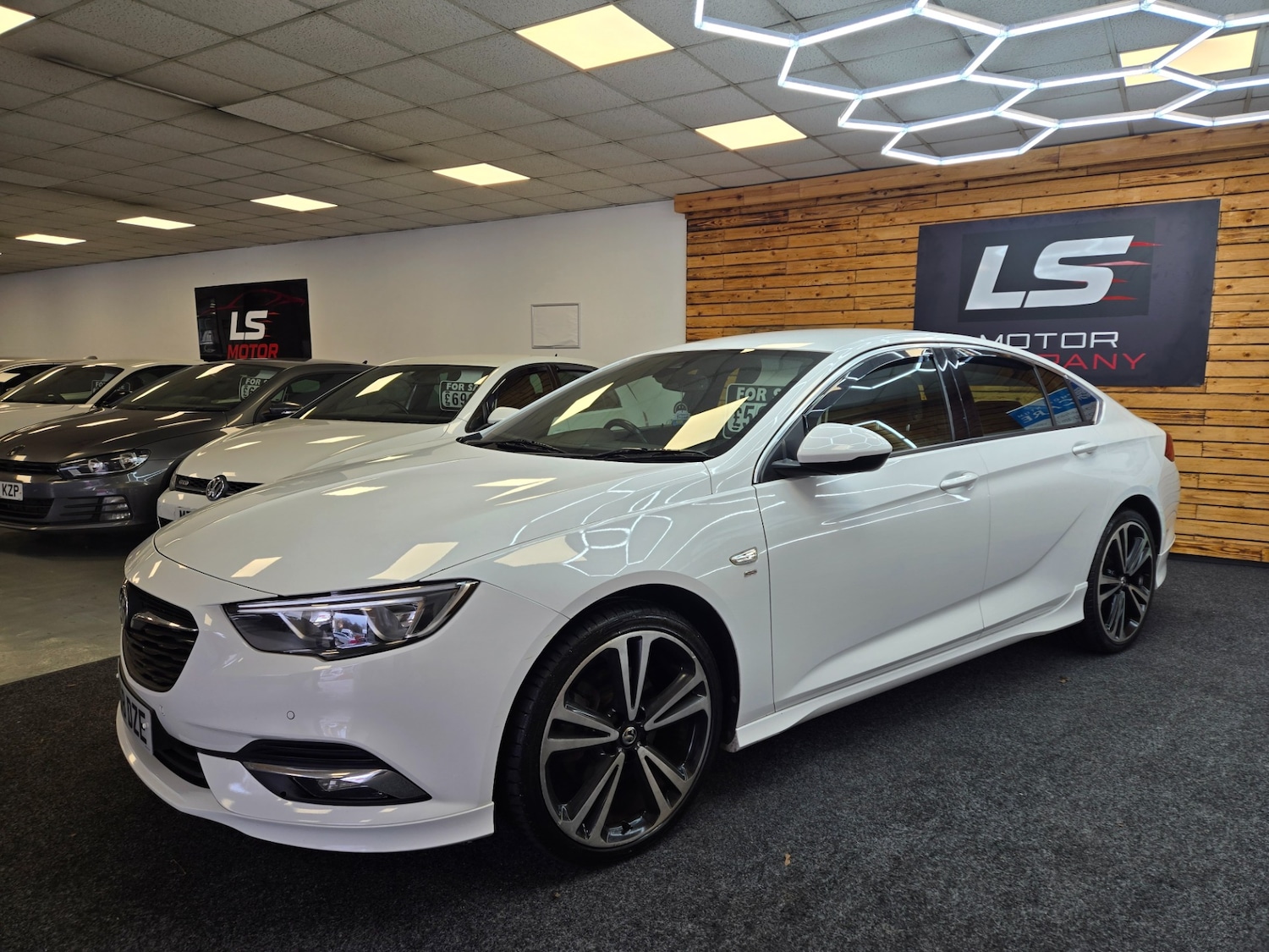 Used Vauxhall Insignia 2018 for sale - 77669230: Photo 5