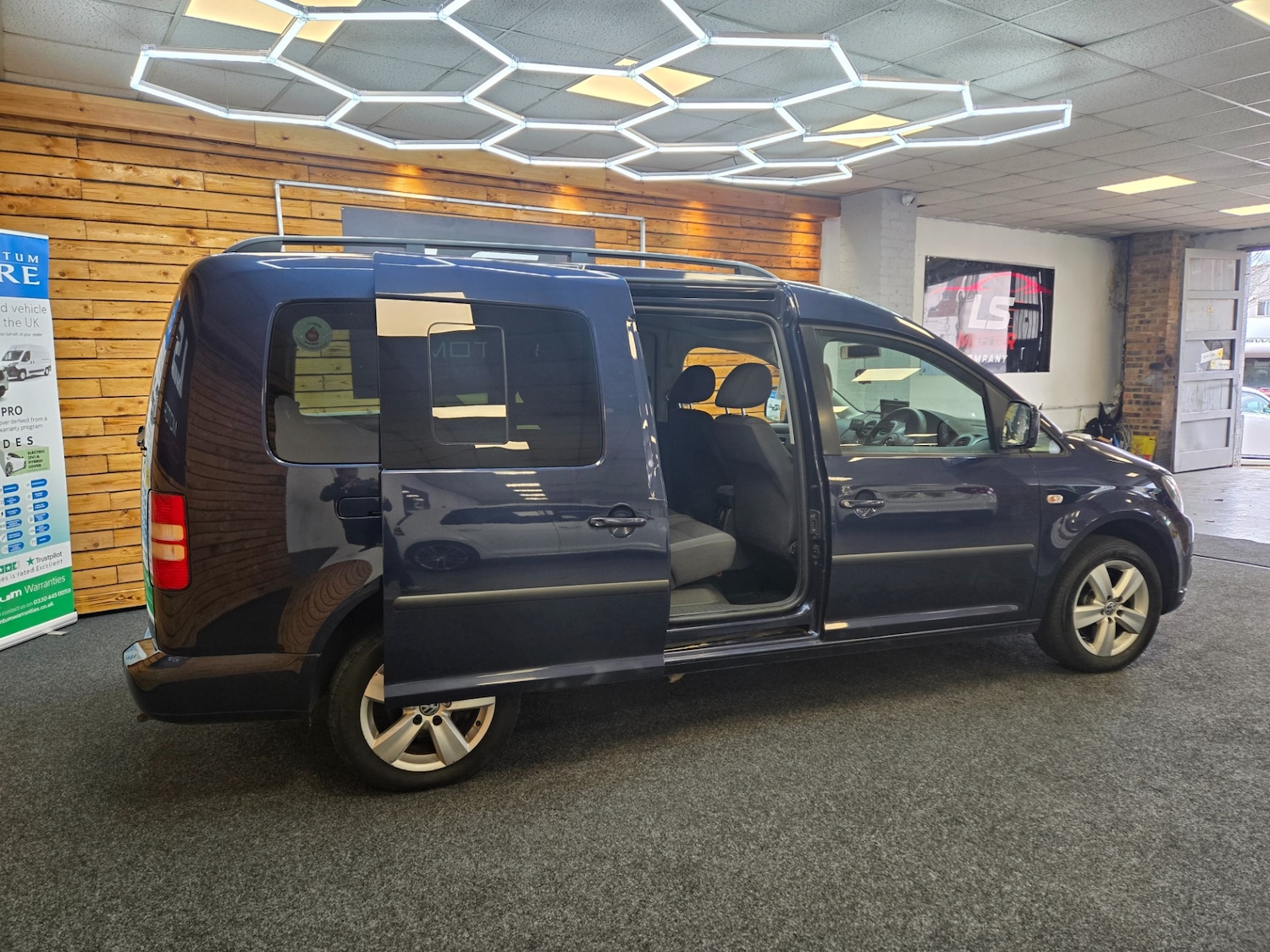 Used Volkswagen Caddy Maxi Life 2015 for sale - 77756423: Photo 7