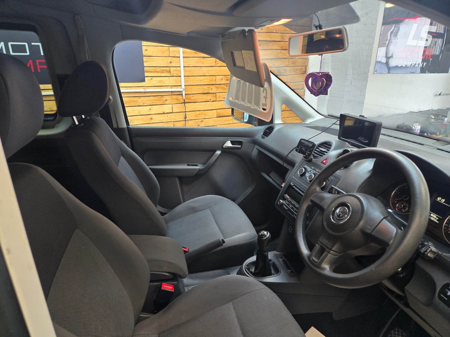 Used Volkswagen Caddy Maxi Life 2015 for sale - 77756423: Photo 8