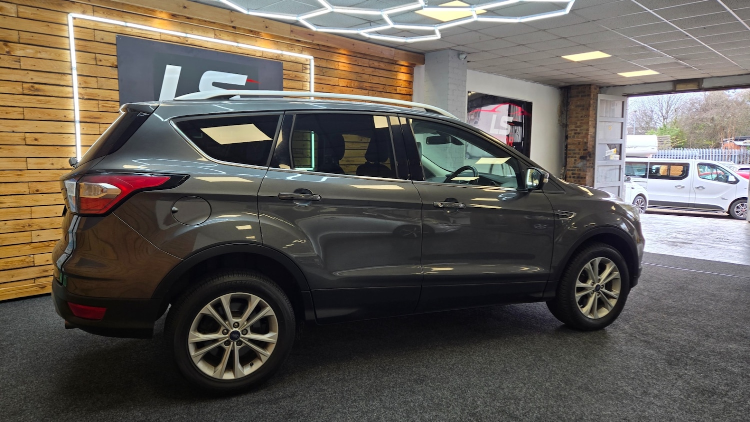 Used Ford Kuga 2017 for sale - 77996658: Photo 5