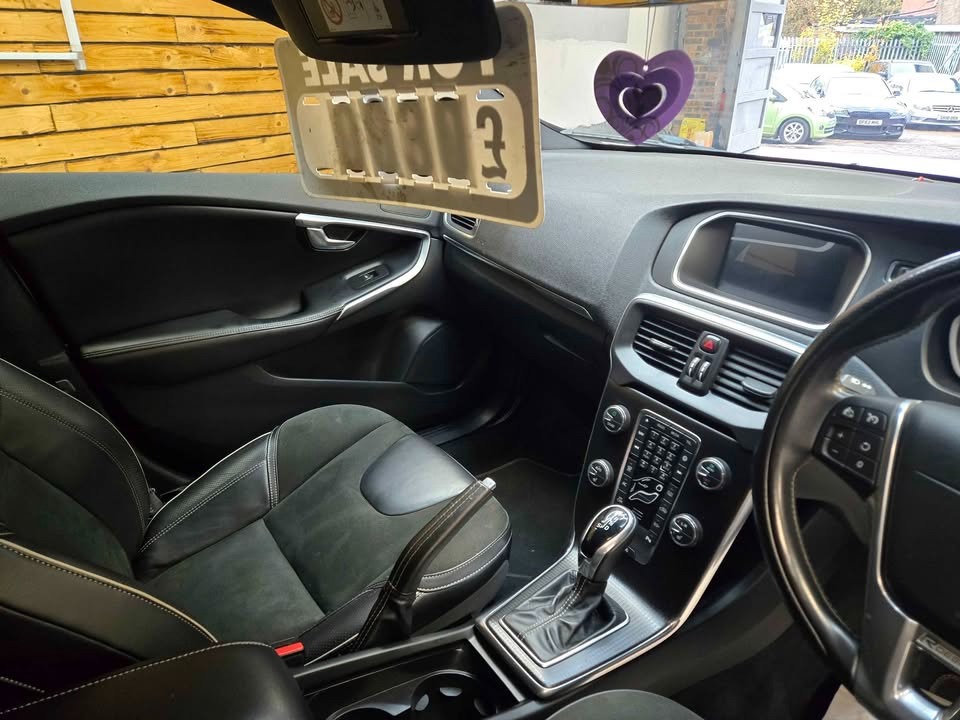 Used Volvo V40 2017 for sale - 76483172: Photo 10