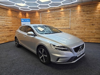 Used Volvo V40 2017 for sale - 76483172: Photo