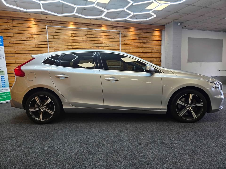 Used Volvo V40 2017 for sale - 76483172: Photo 6