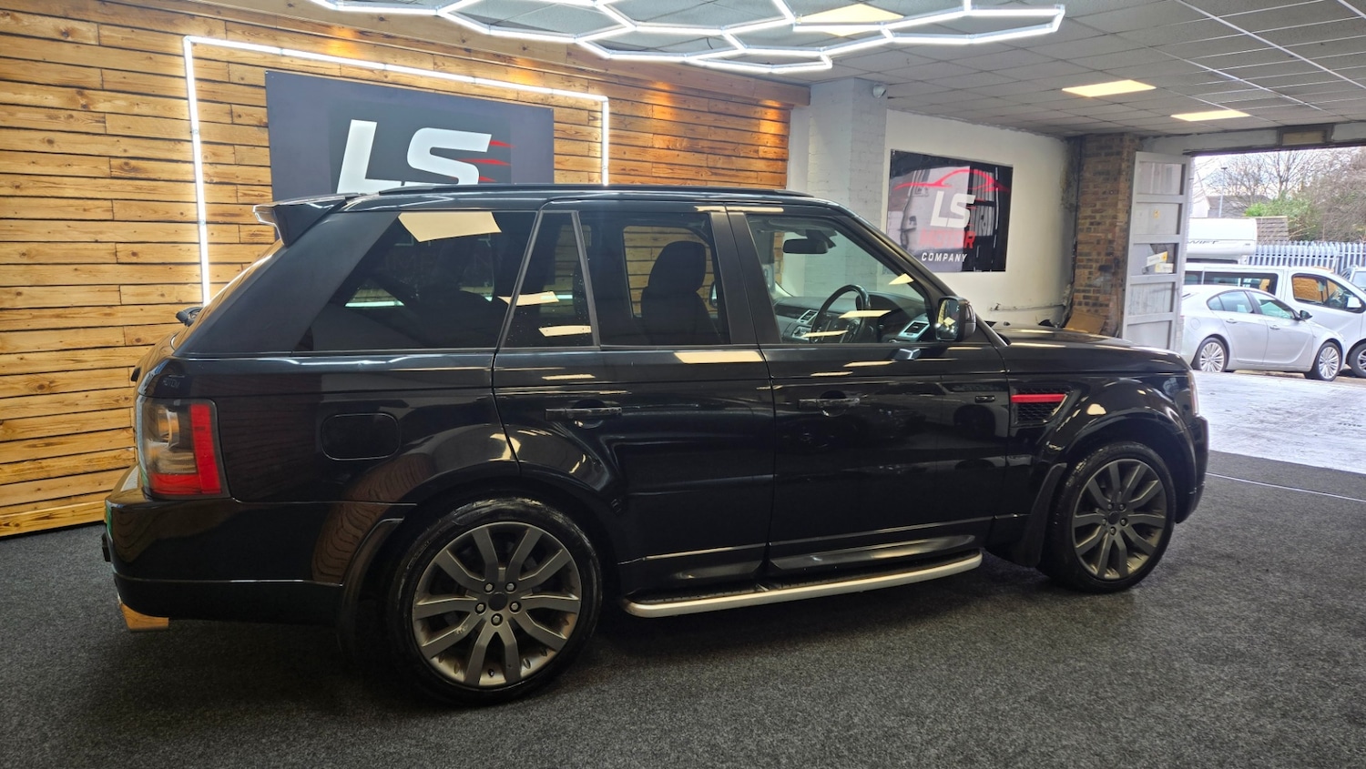 Used Land Rover Range Rover Sport 2011 for sale - 77827695: Photo 9