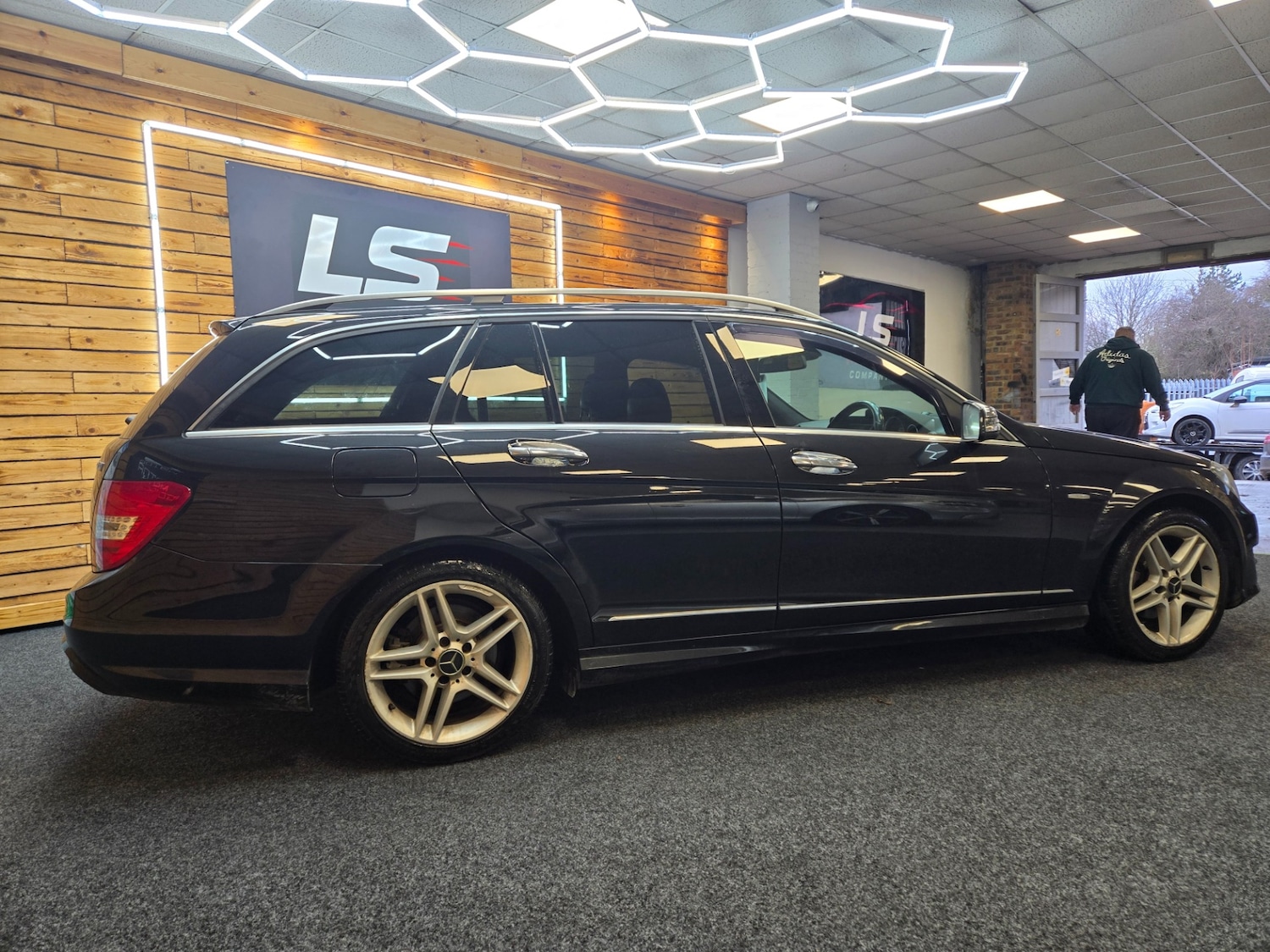 Used Mercedes-Benz C Class 2014 for sale - 77669257: Photo 7