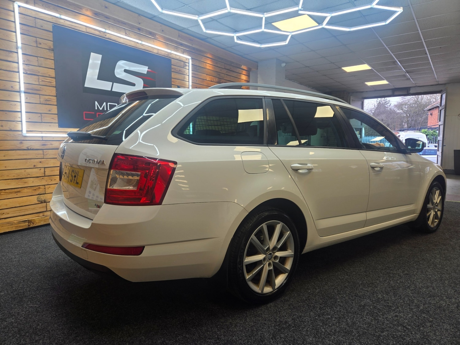 Used Skoda Octavia 2014 for sale - 77698510: Photo 8