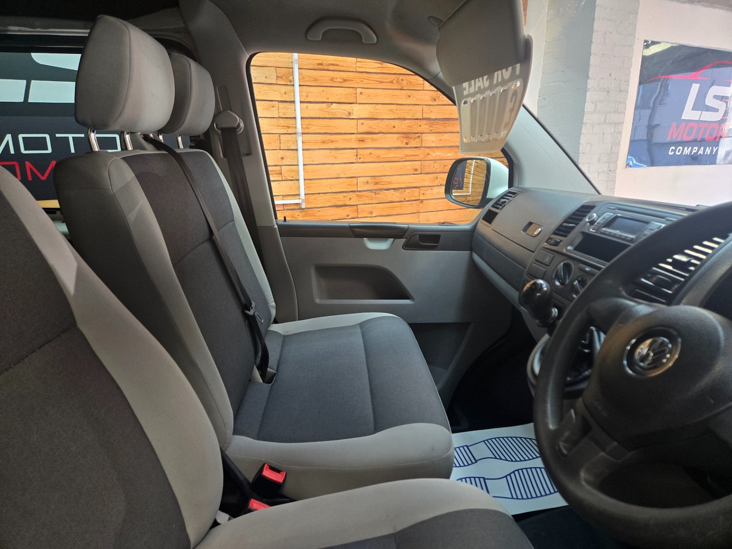 Used Volkswagen Transporter 2014 for sale - 76649583: Photo 9