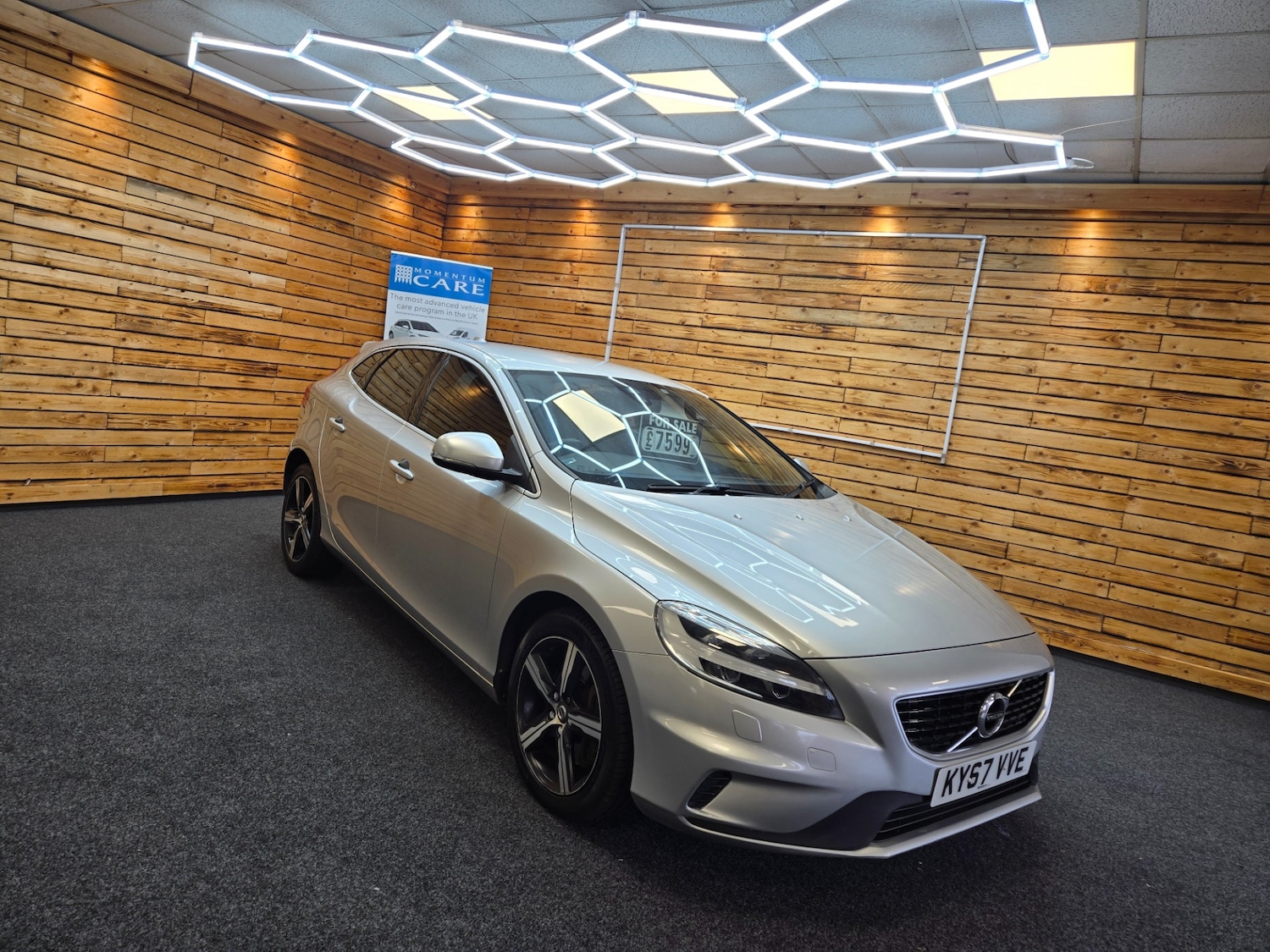 Used Volvo V40 2017 for sale - 77054668: Photo 2