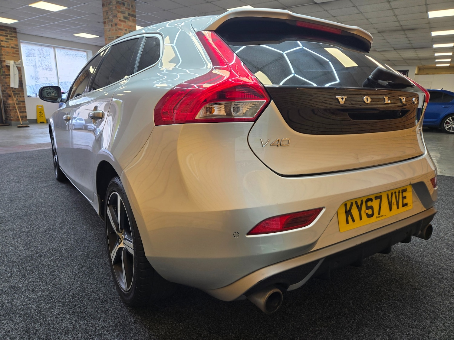 Used Volvo V40 2017 for sale - 77054668: Photo 8