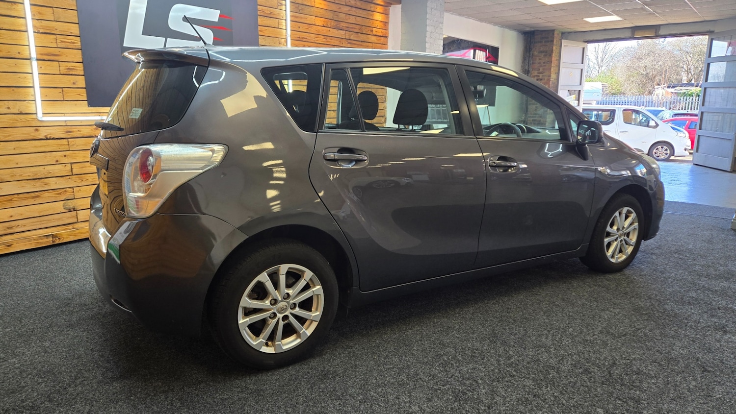 Used Toyota Verso 2011 for sale - 77973044: Photo 5