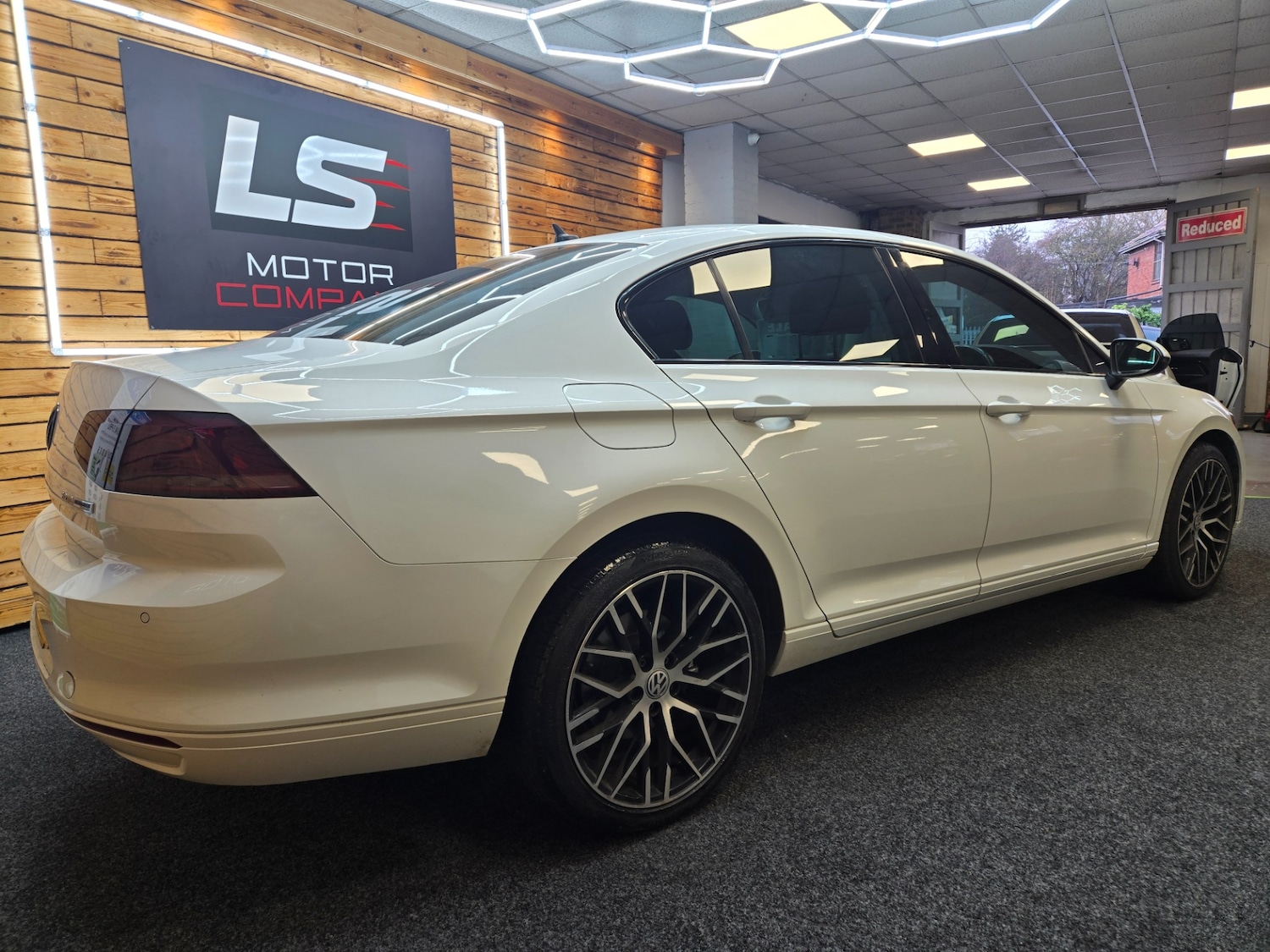 Used Volkswagen Passat 2017 for sale - 77466102: Photo 9